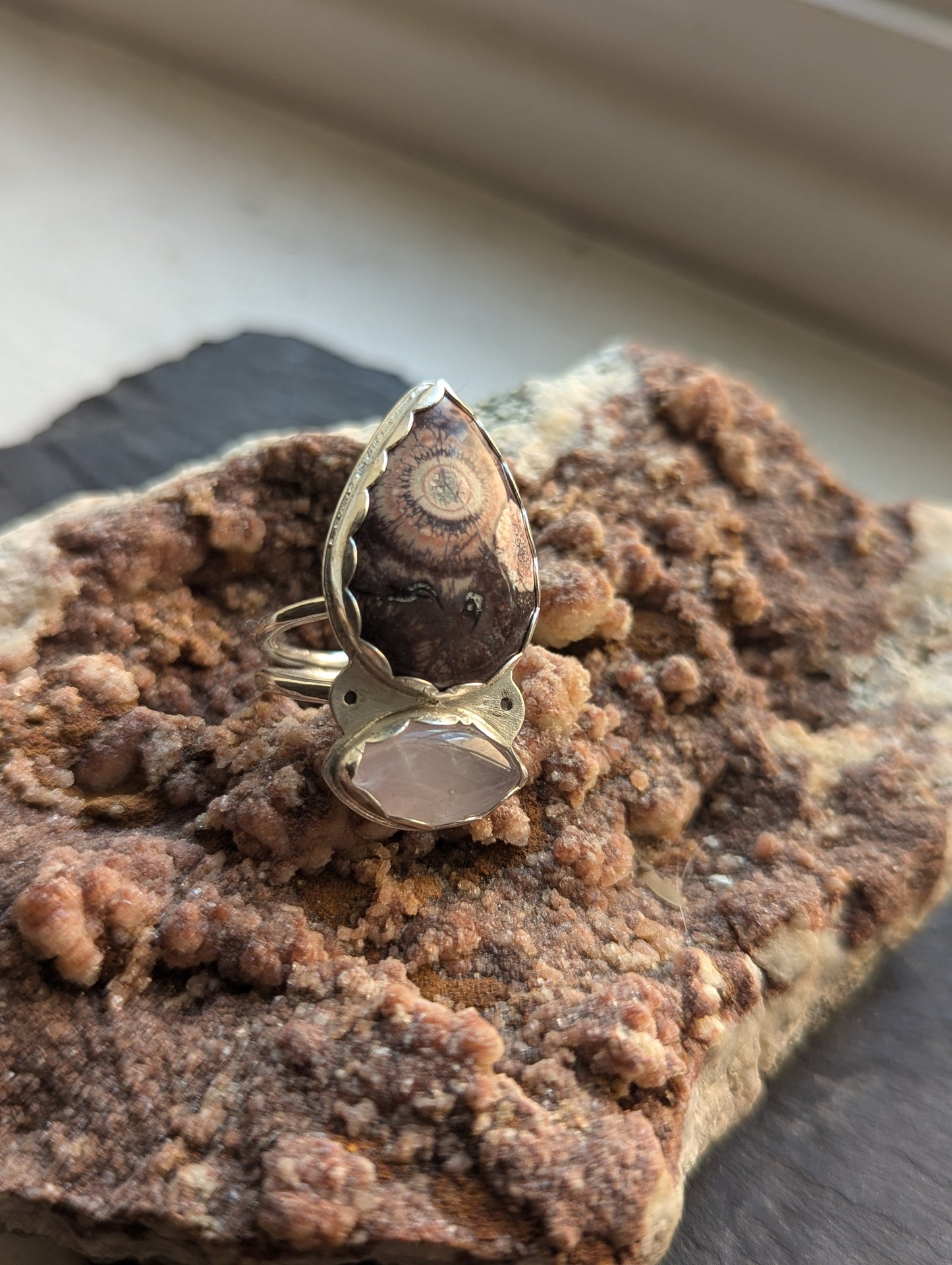 Anillo de plata de ley con riolita y calcedonia lavanda - Talla 7