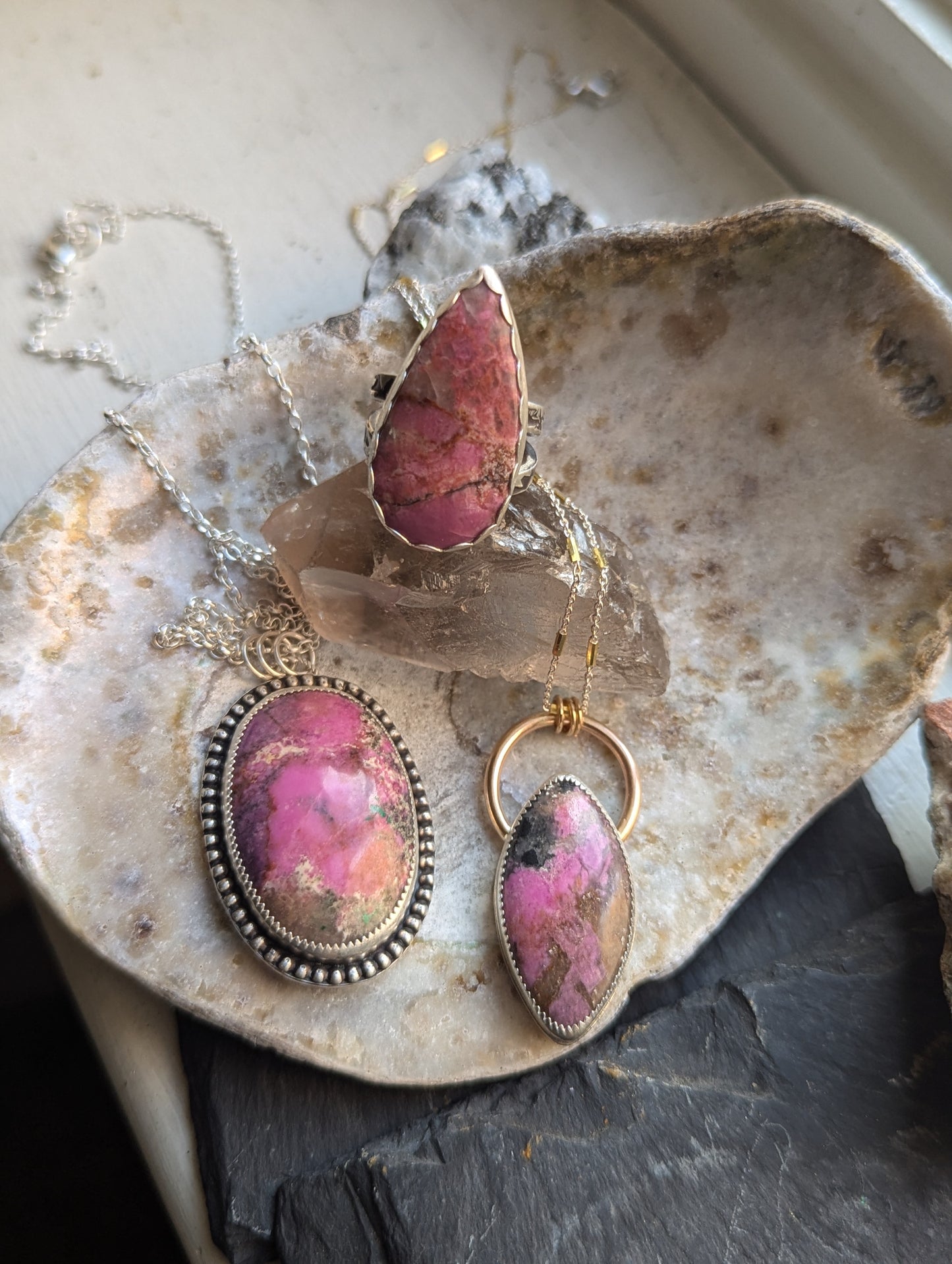 Anillo de plata de ley con forma de lágrima de cobalto y calcita - Talla 8