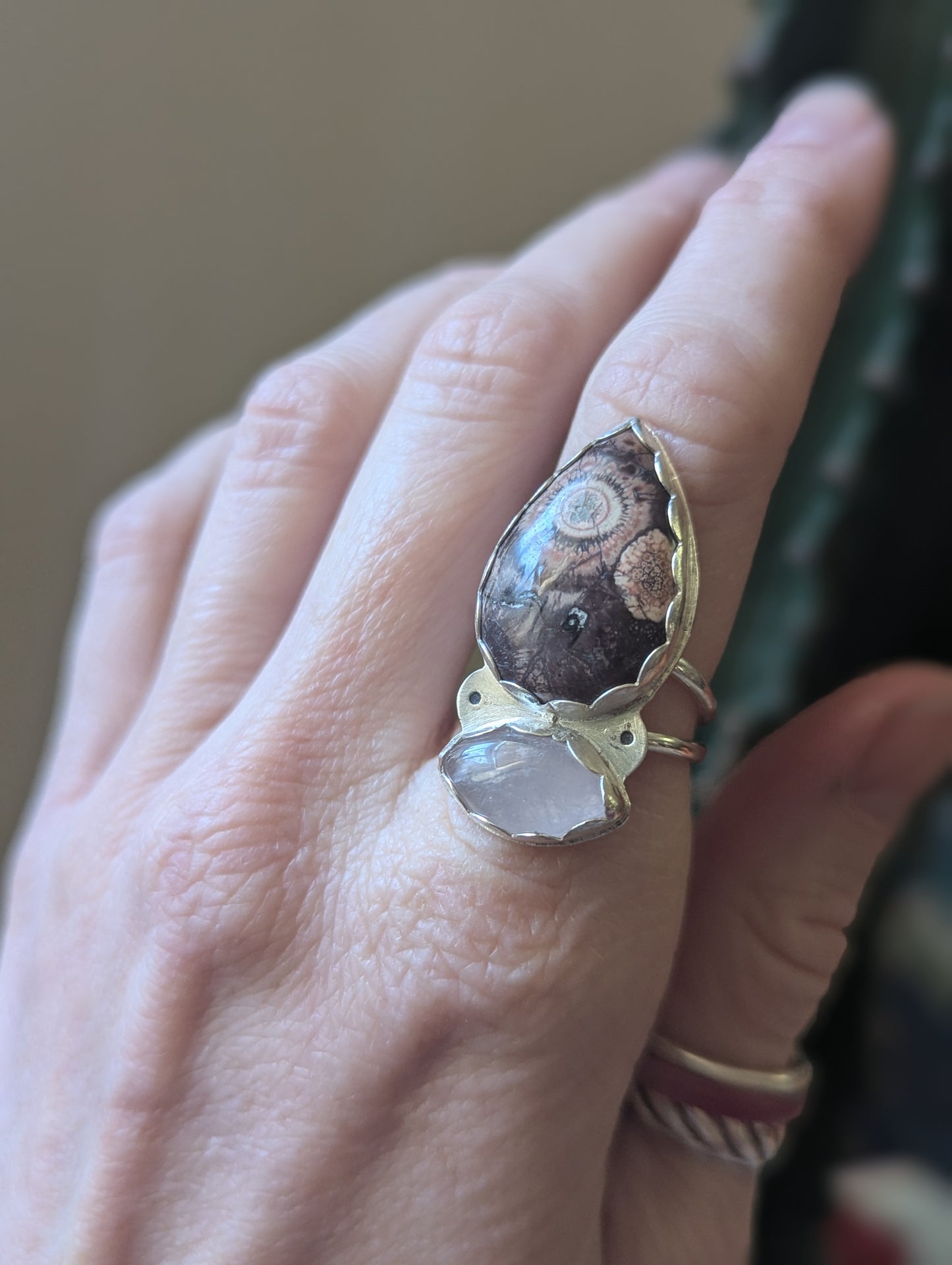 Anillo de plata de ley con riolita y calcedonia lavanda - Talla 7