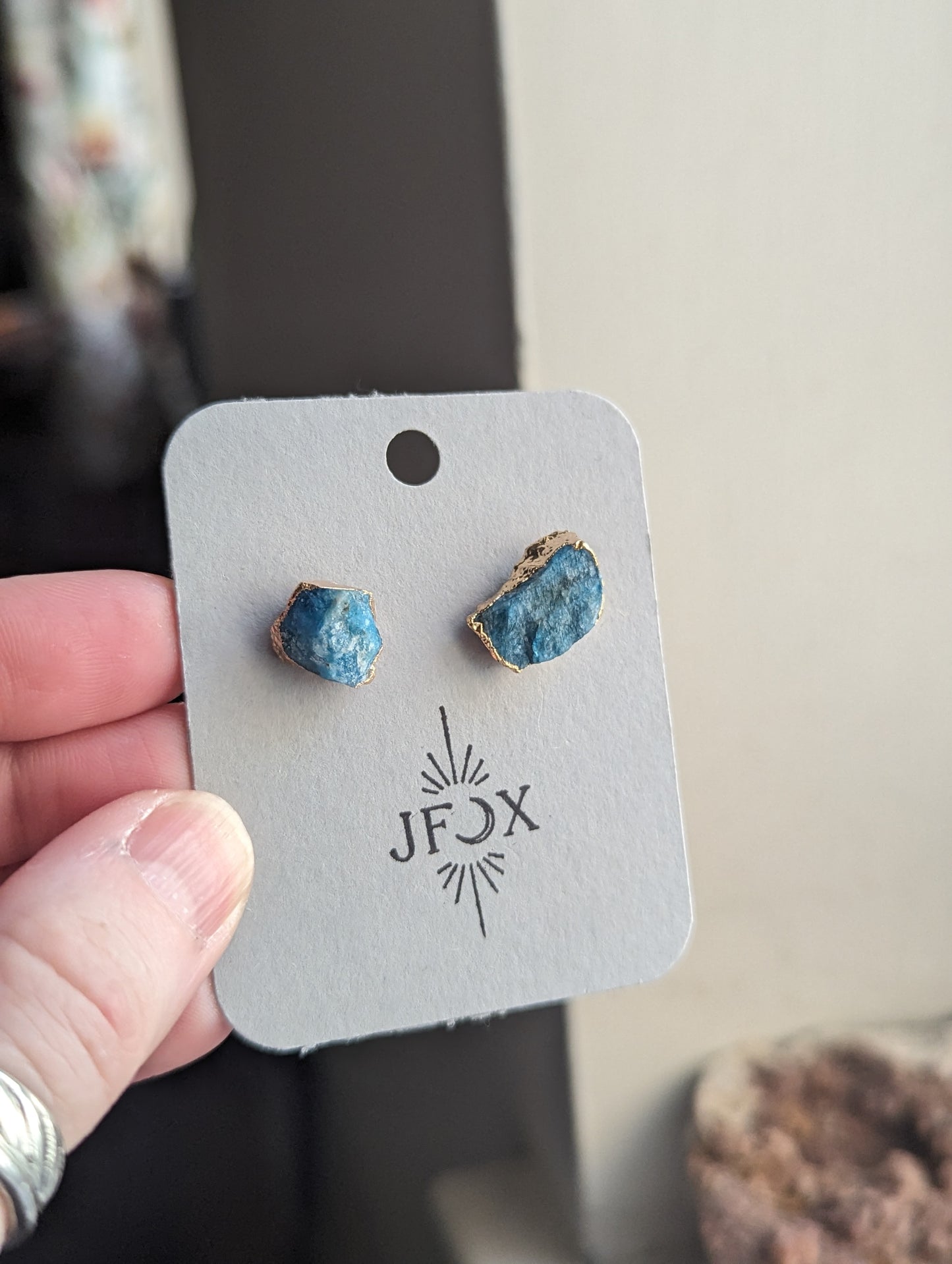 Pendientes de piedras preciosas en bruto (varios estilos disponibles)