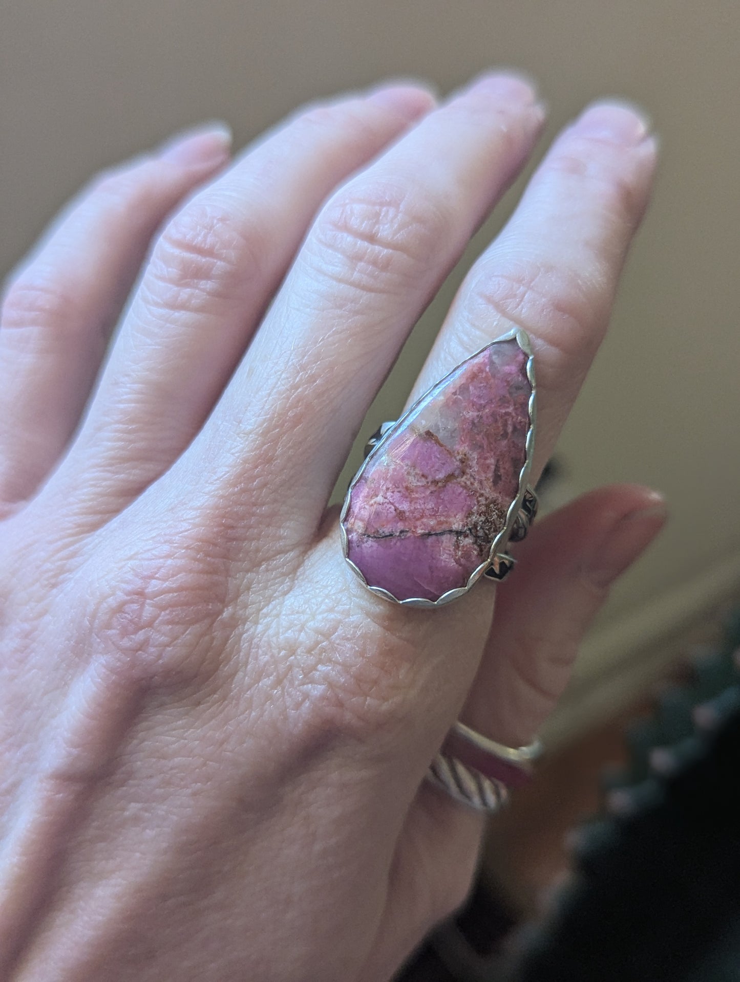 Anillo de plata de ley con forma de lágrima de cobalto y calcita - Talla 8