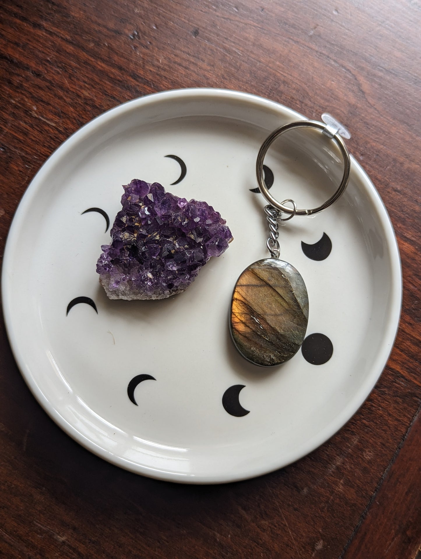 Plato redondo para baratijas con fases lunares