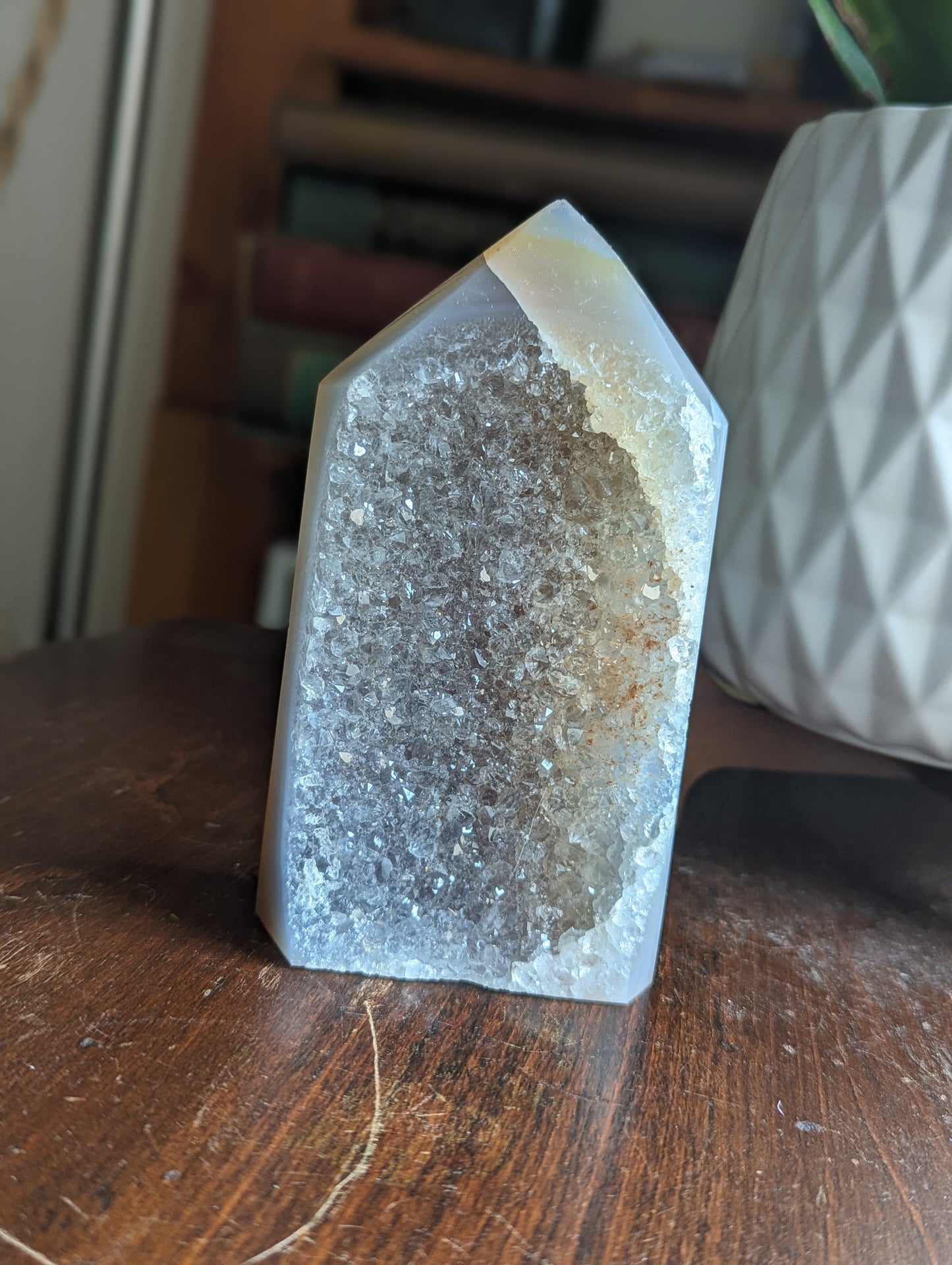 Torre de geoda de cristal druzy