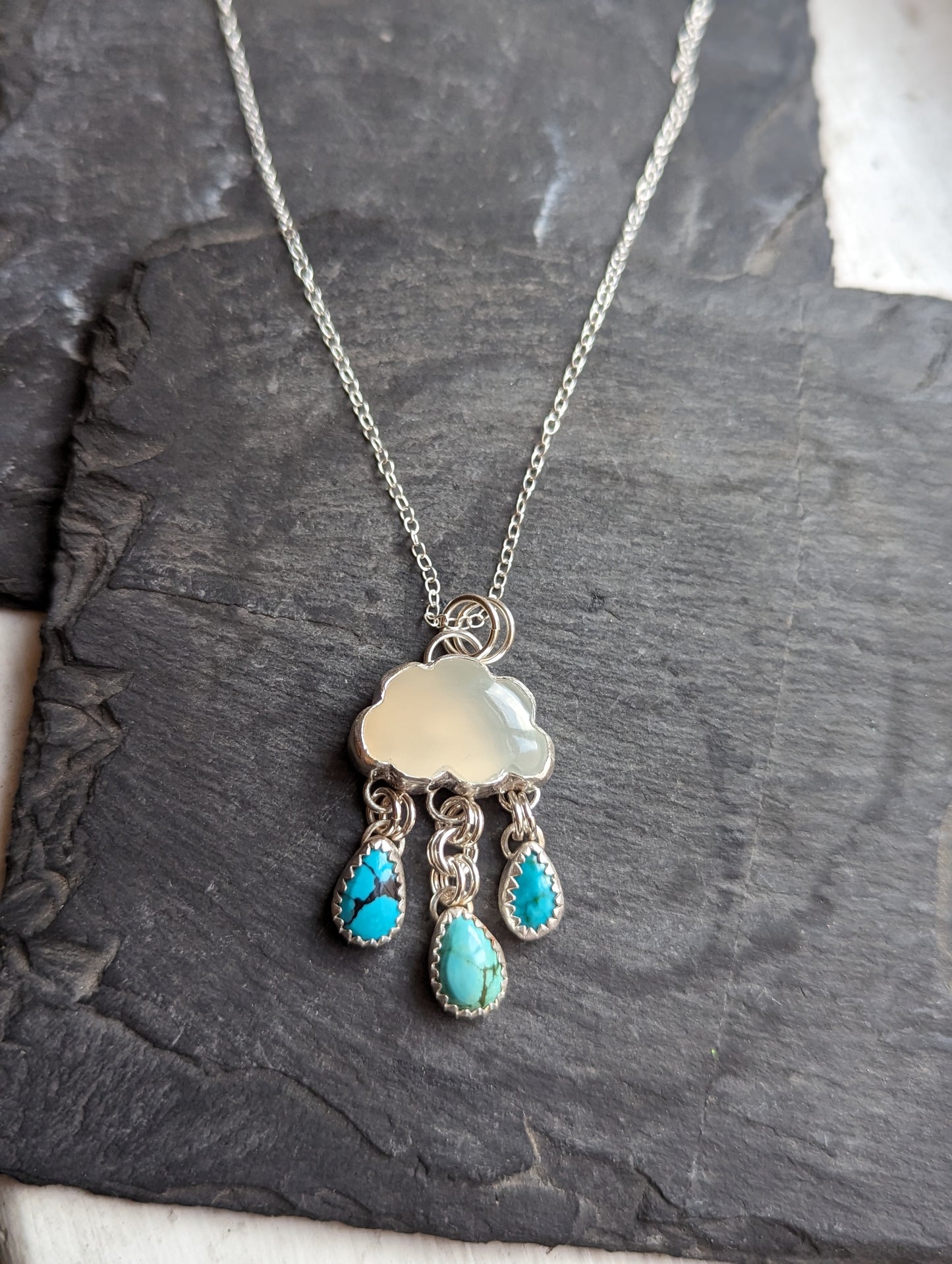 Collar de plata de ley con gotas de piedra lunar y turquesa (MTO)