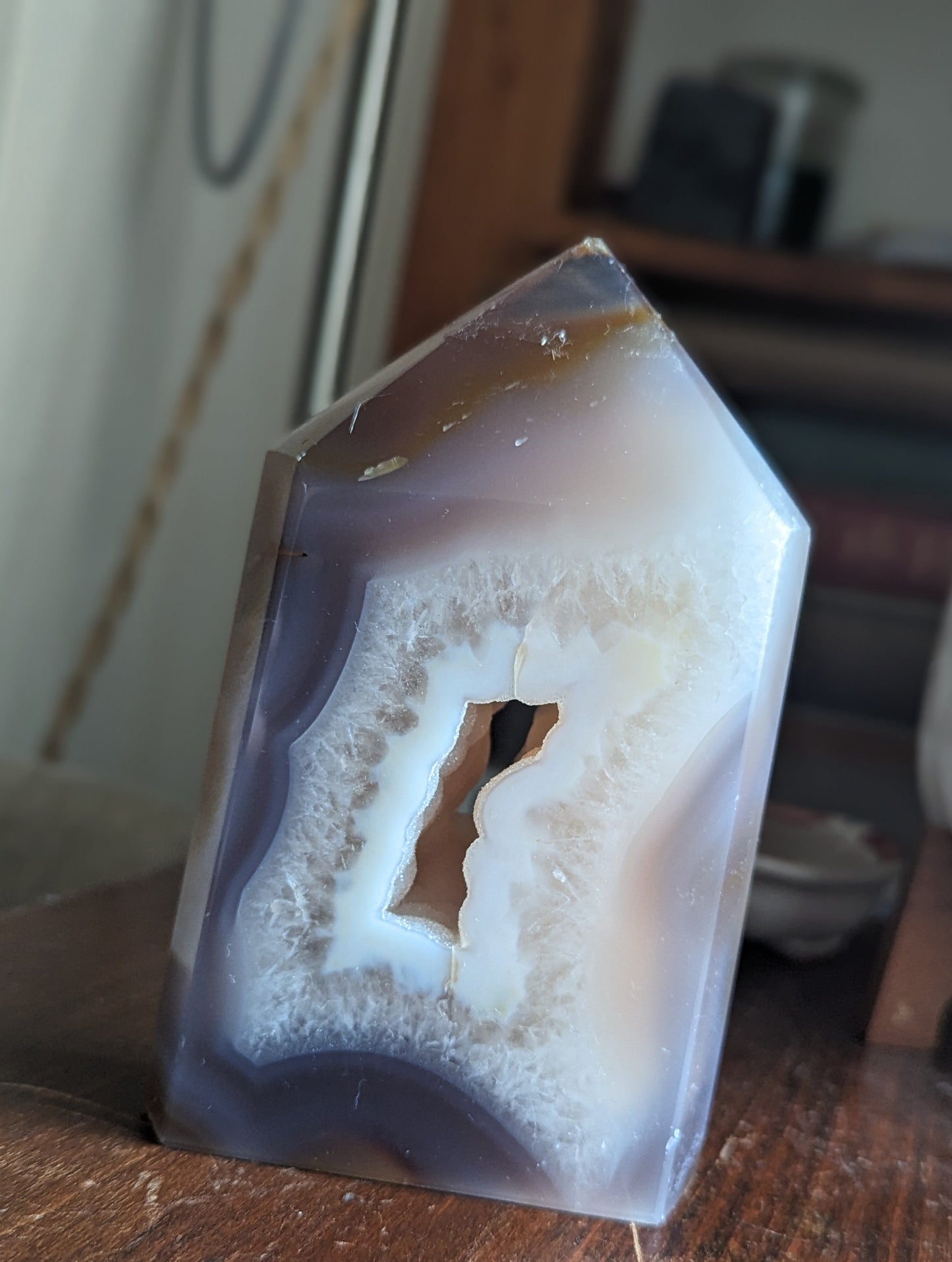 Torre de geoda con bolsillo druzy pulido - Marrón