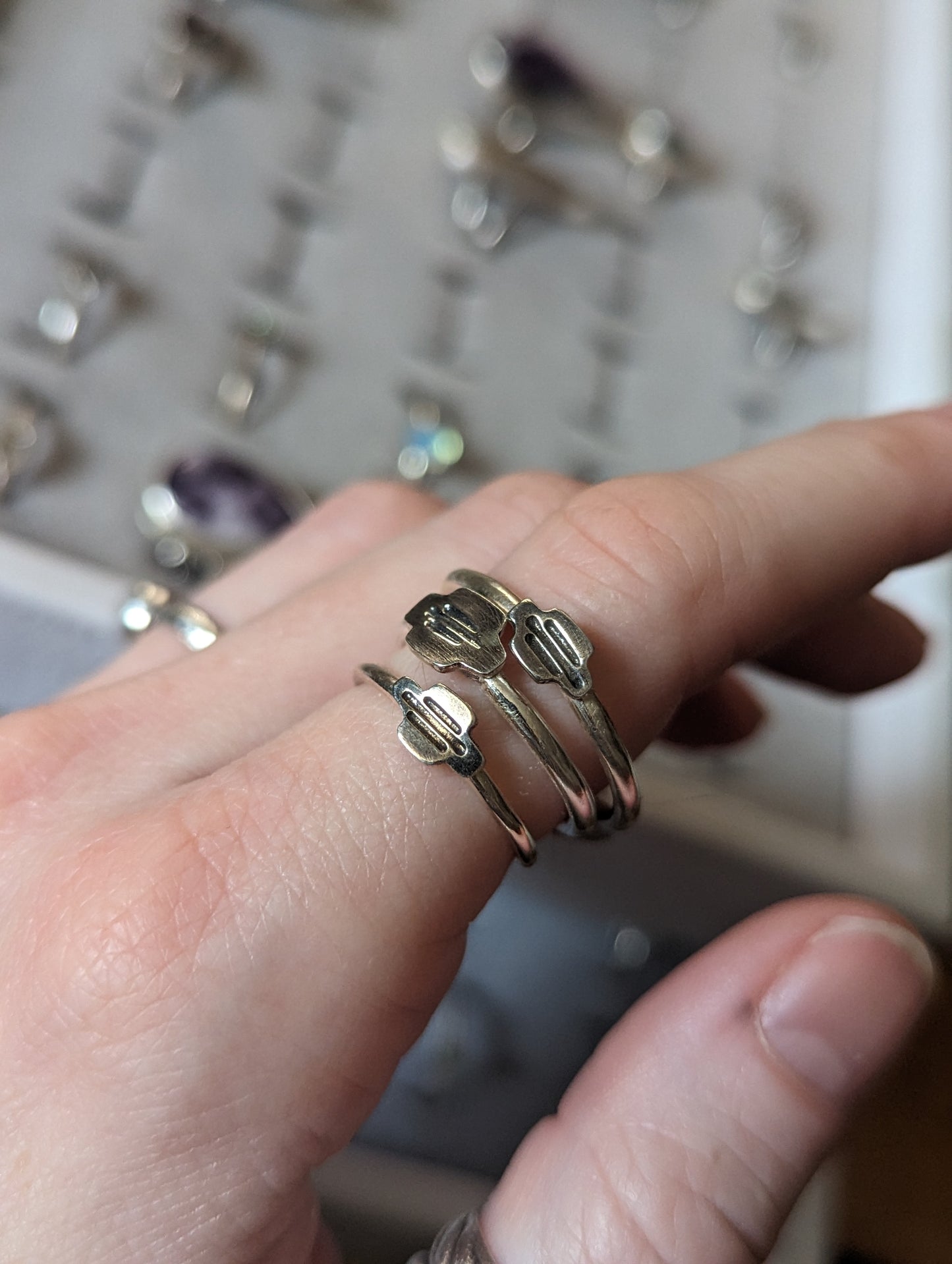 Anillo de plata apilador con estampado de línea (varios tamaños disponibles) MTO