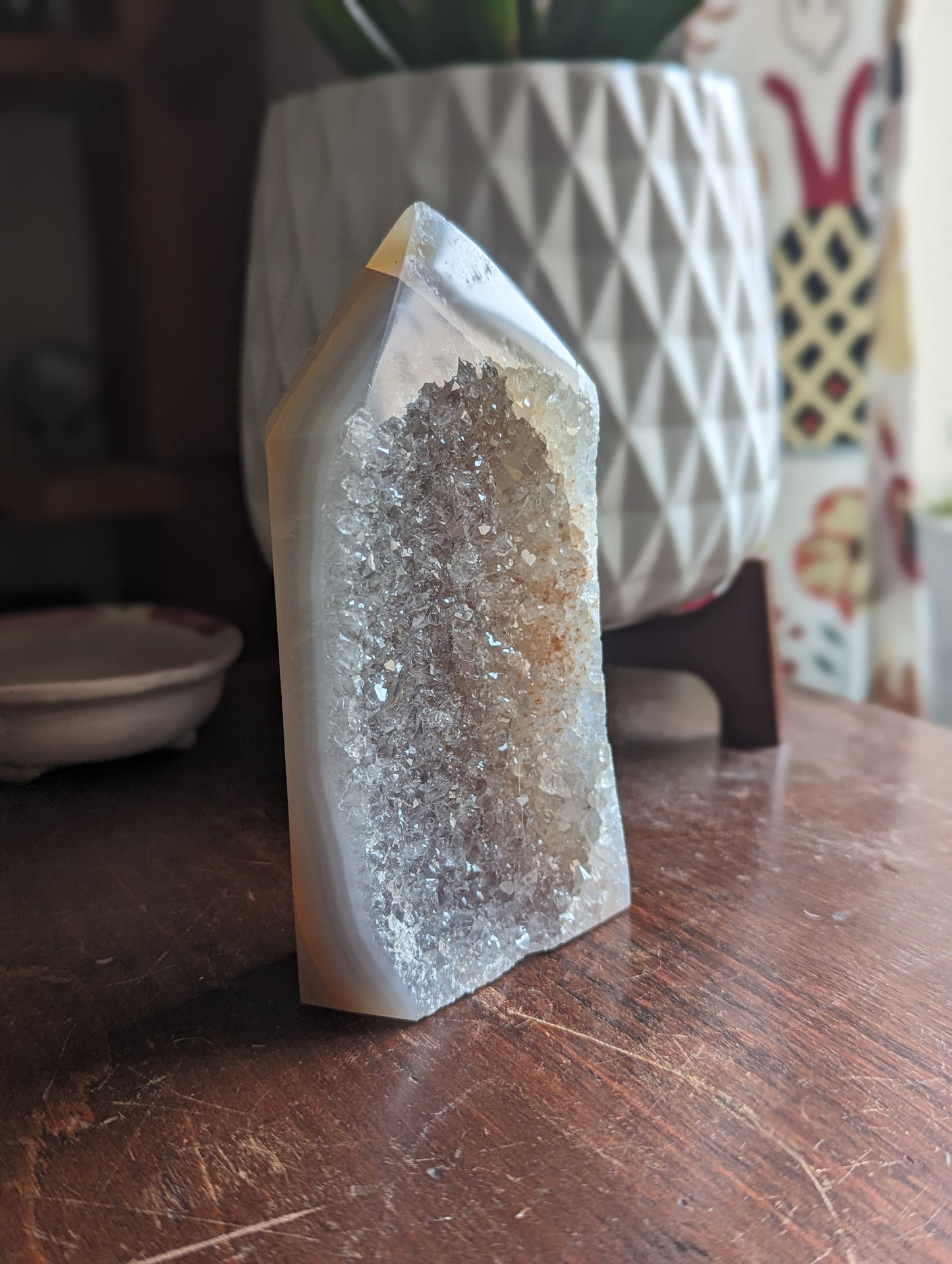 Torre de geoda de cristal druzy