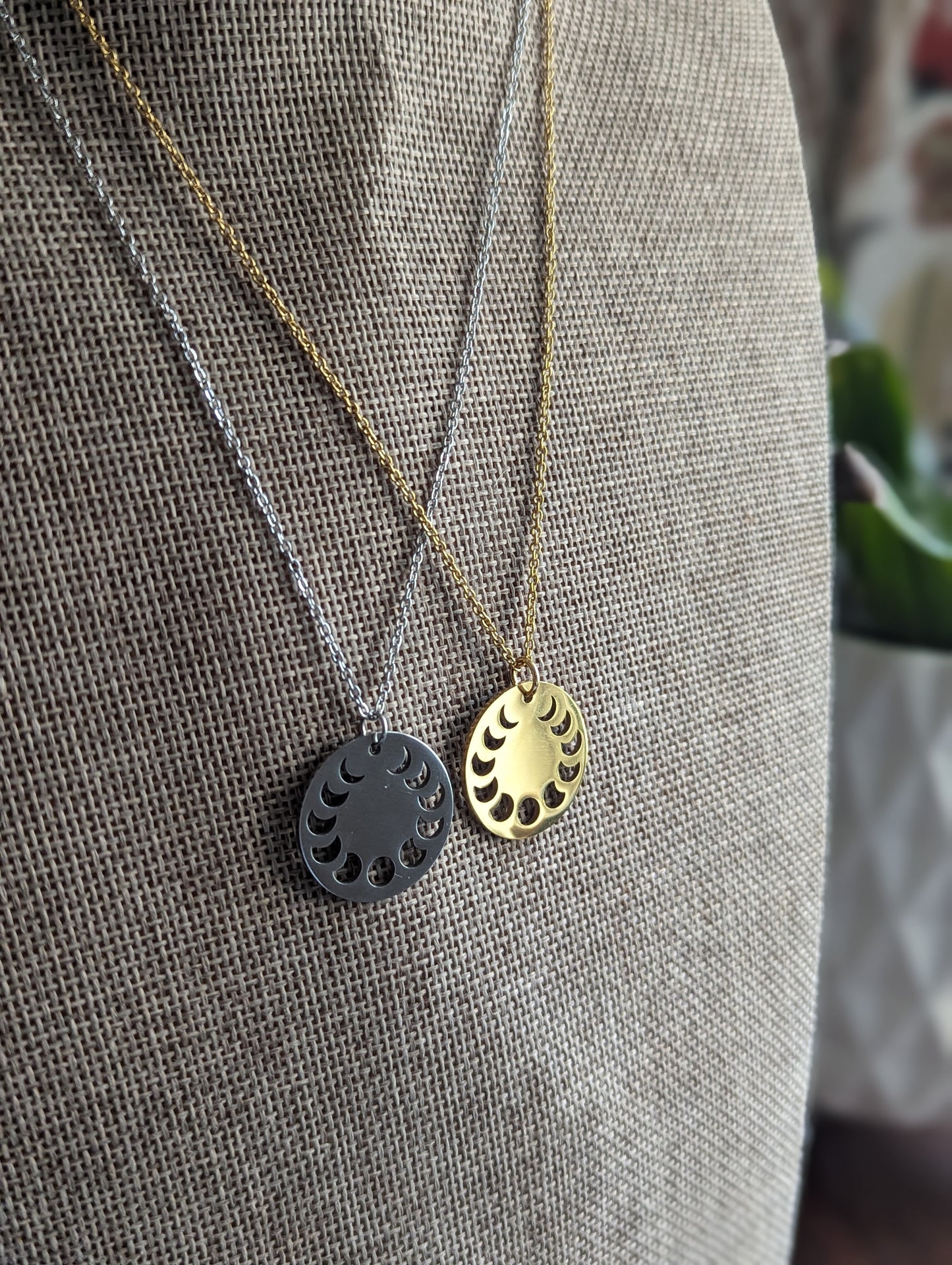 Collar talismán de fase lunar (oro o plata)