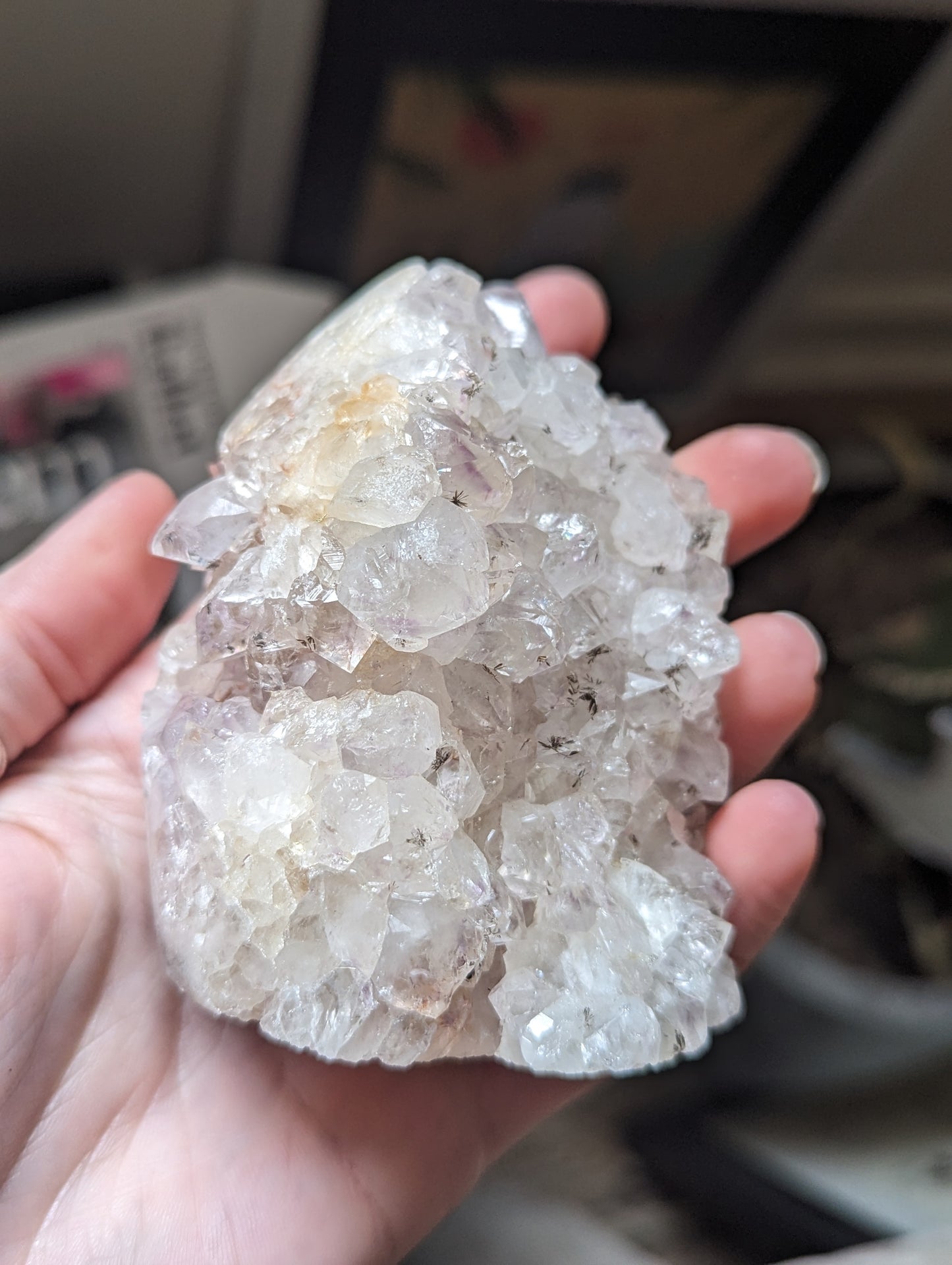 Huevo de cristal druzy de bolsillo pulido