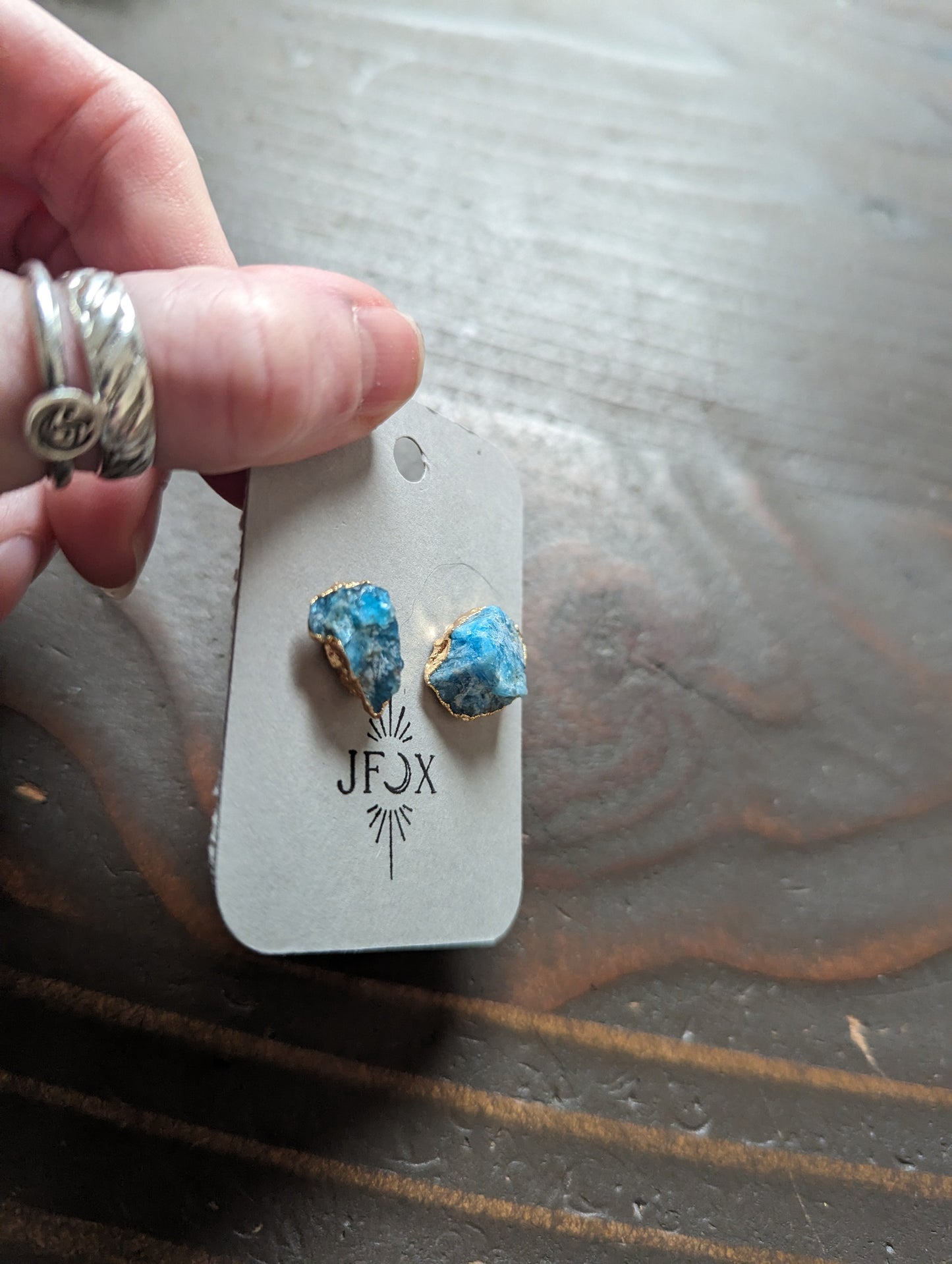 Pendientes de piedras preciosas en bruto (varios estilos disponibles)