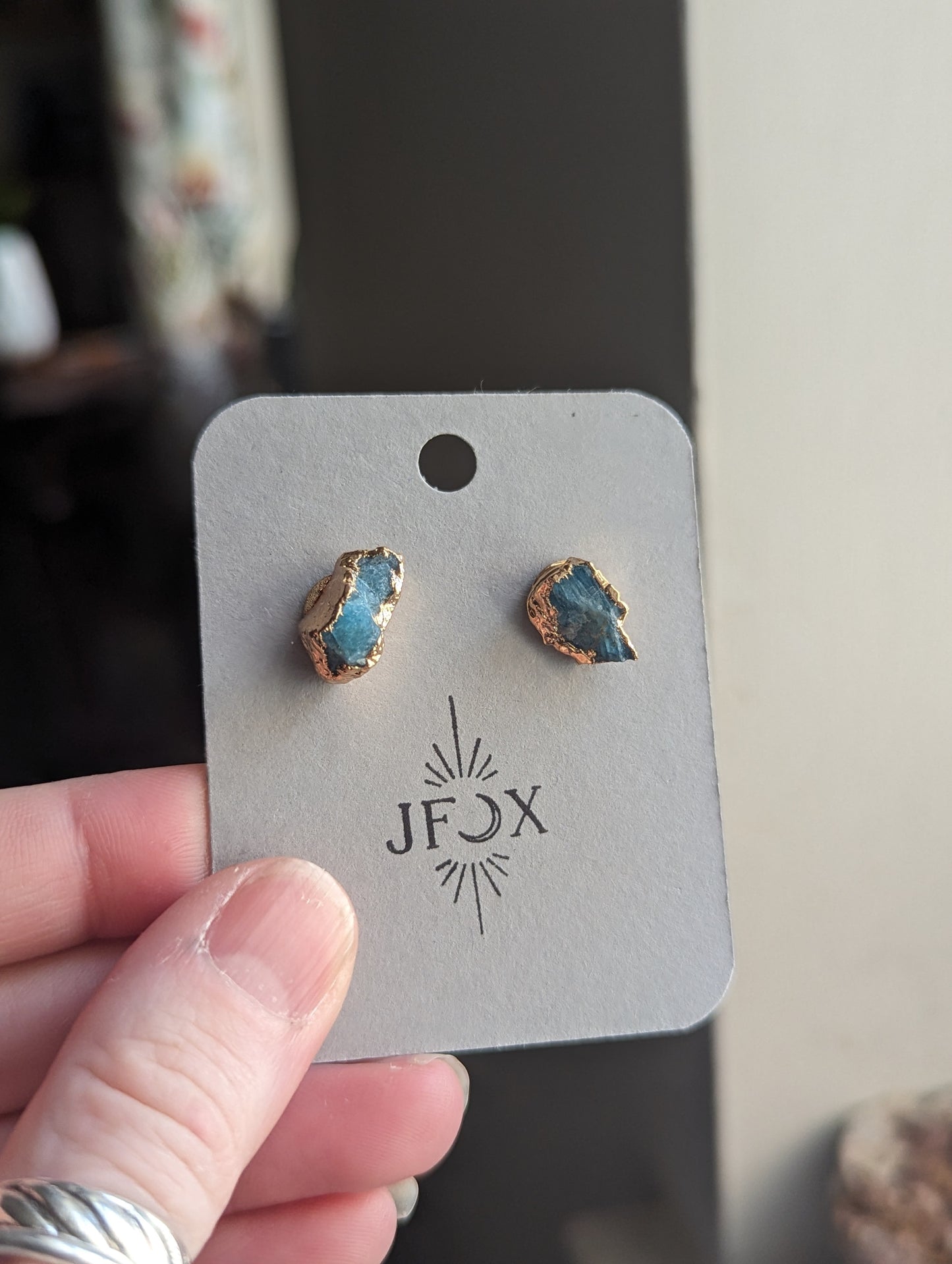 Pendientes de piedras preciosas en bruto (varios estilos disponibles)