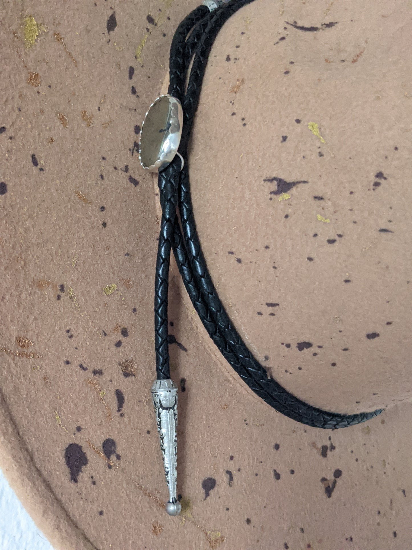 Sombrero de ala ancha con salpicadura de camello y banda de pirita (talla grande)