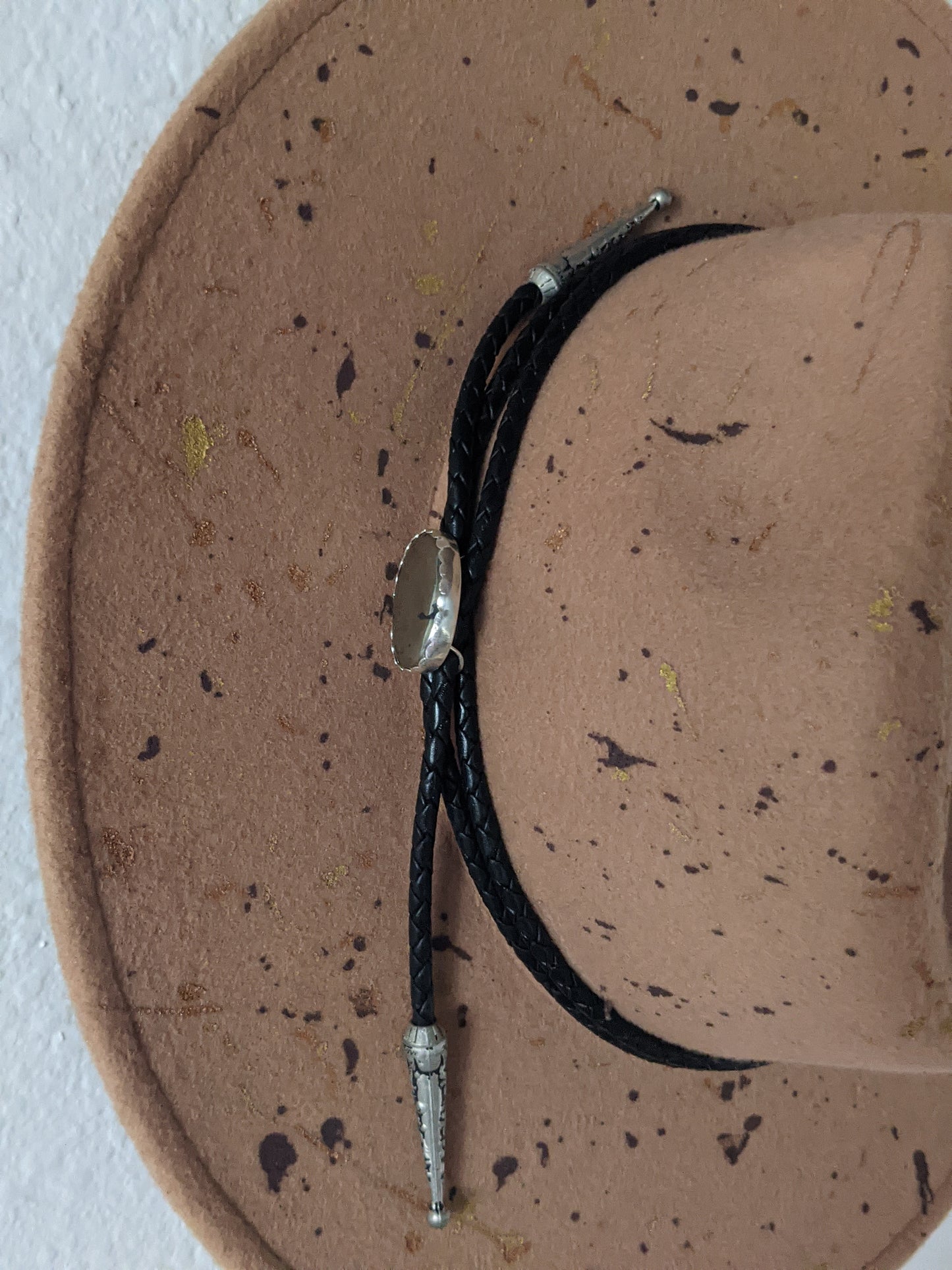 Sombrero de ala ancha con salpicadura de camello y banda de pirita (talla grande)