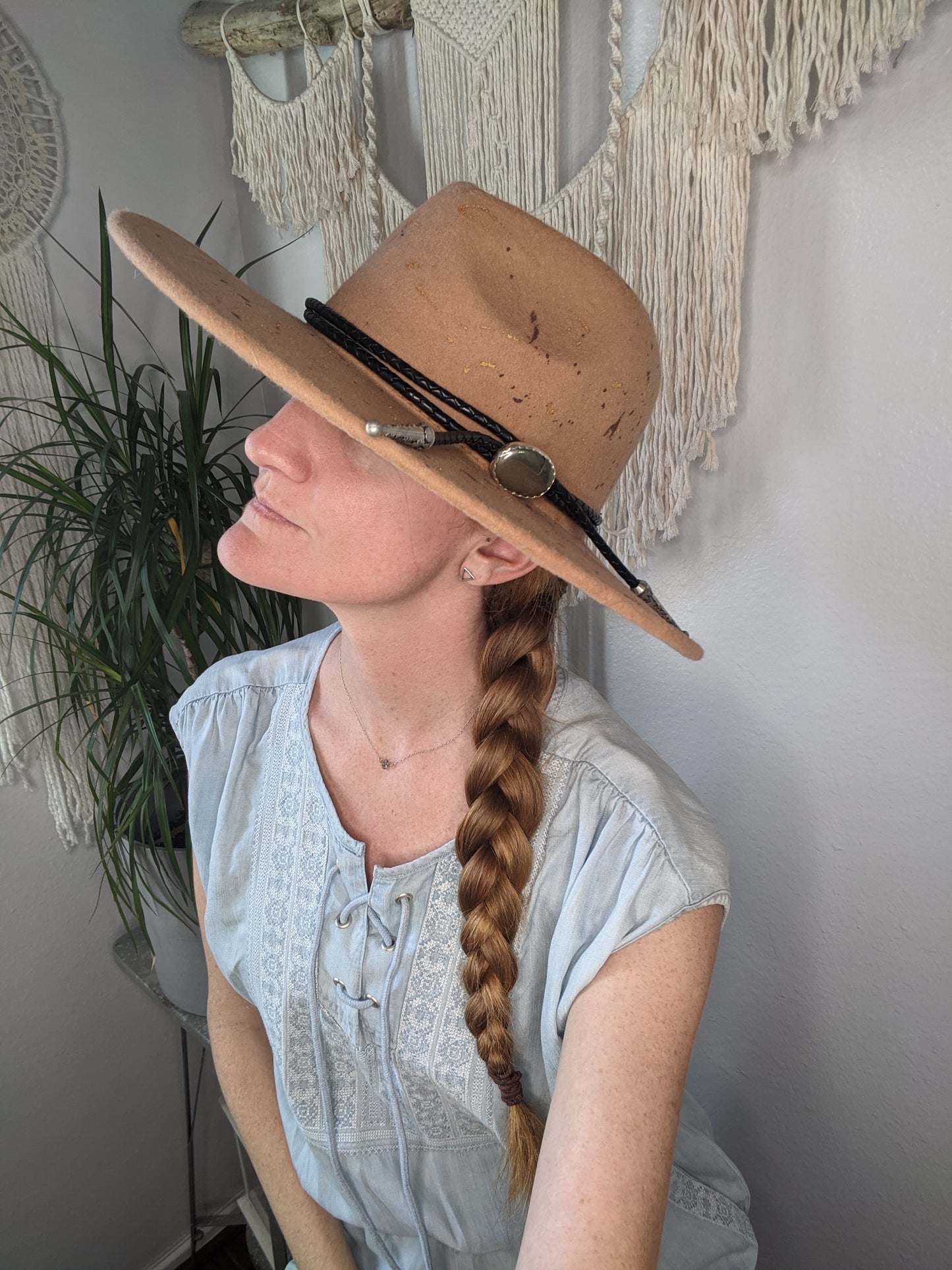 Sombrero de ala ancha con salpicadura de camello y banda de pirita (talla grande)