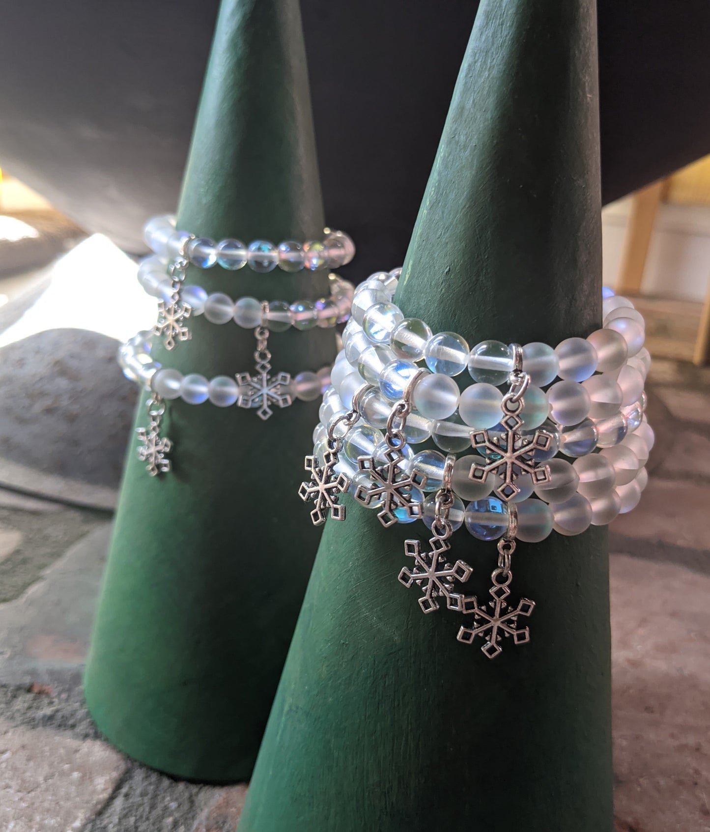 Dije de cristales de aura esmerilados y copo de nieve (estilo retirado)