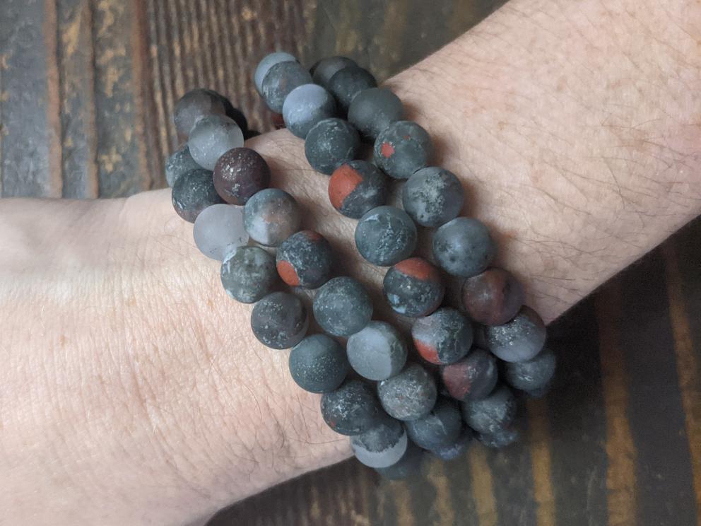 Pulsera de piedra de sangre africana (varios tamaños disponibles)