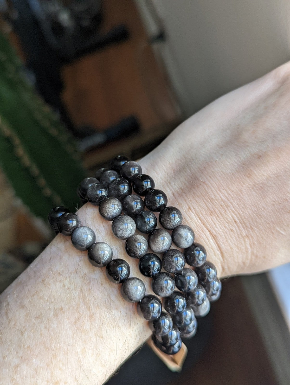 Pulsera de obsidiana con brillo plateado (varios tamaños disponibles) *Estilo retirado*