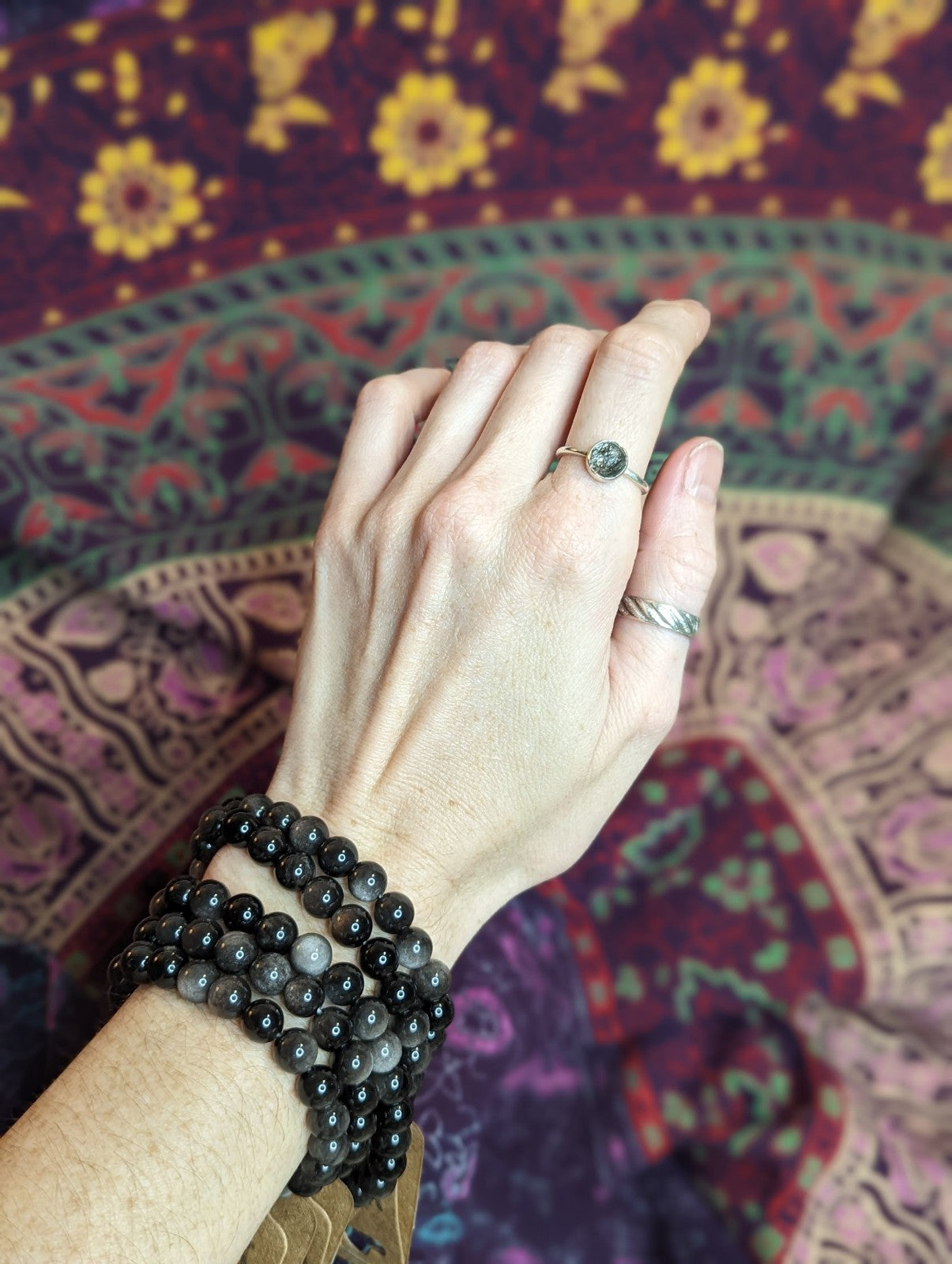 Pulsera de obsidiana con brillo plateado (varios tamaños disponibles) *Estilo retirado*