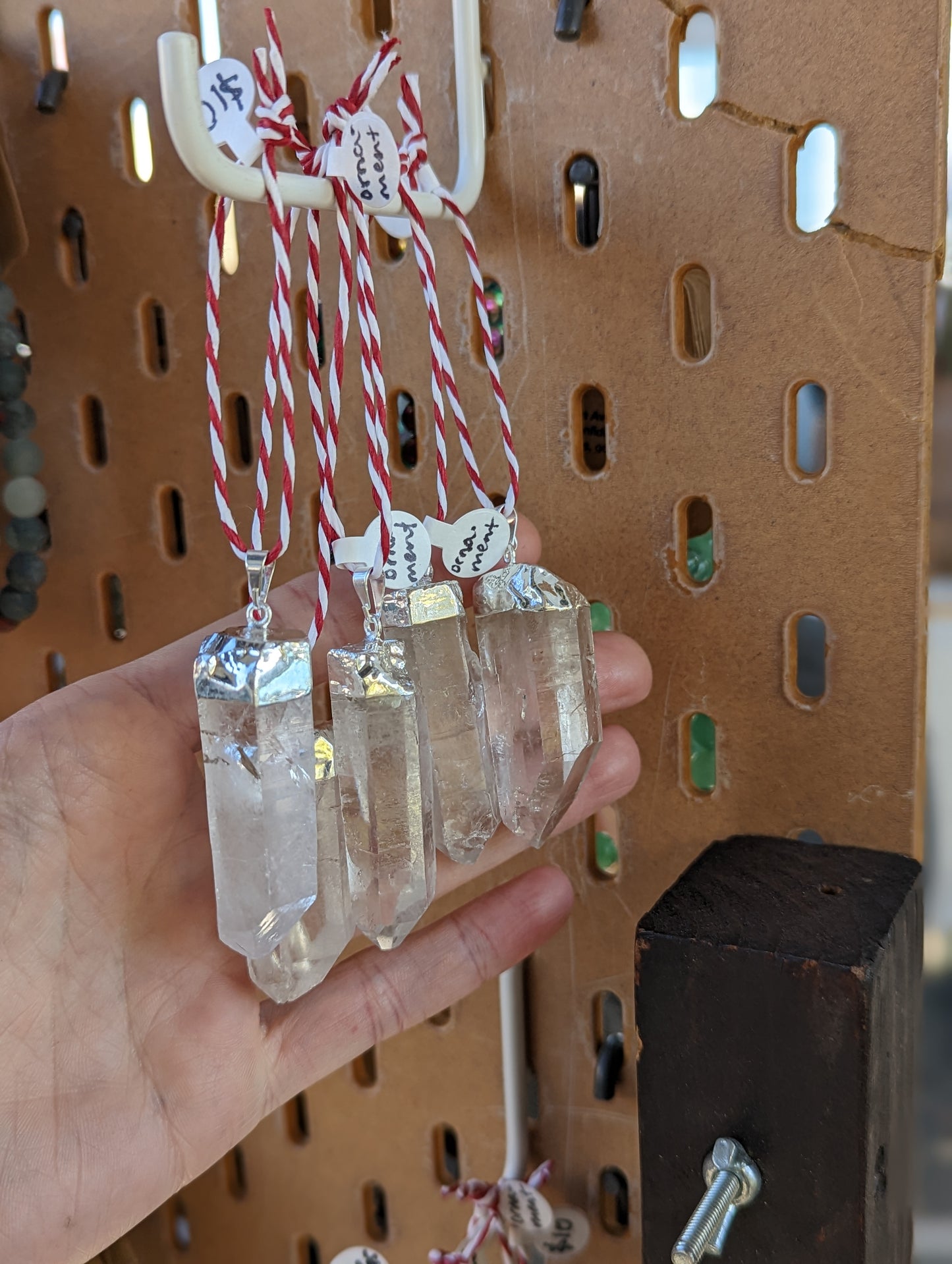 Adorno de punta de cristal de cuarzo (plata u oro)