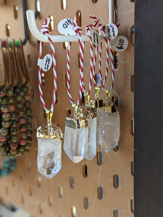 Adorno de punta de cristal de cuarzo (plata u oro)