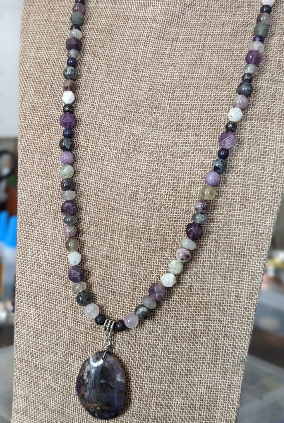 Collar llamativo de amatista
