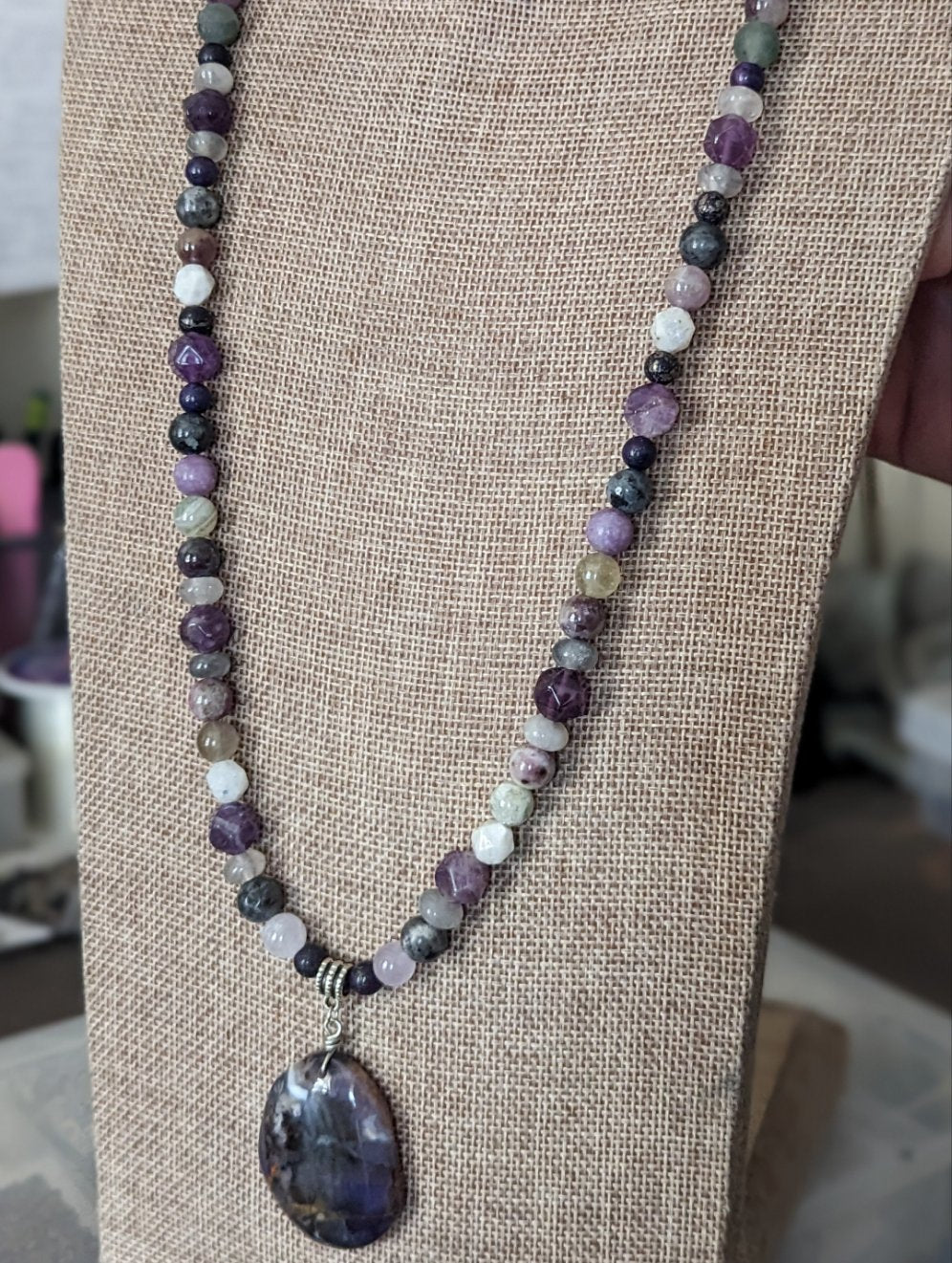 Collar llamativo de amatista
