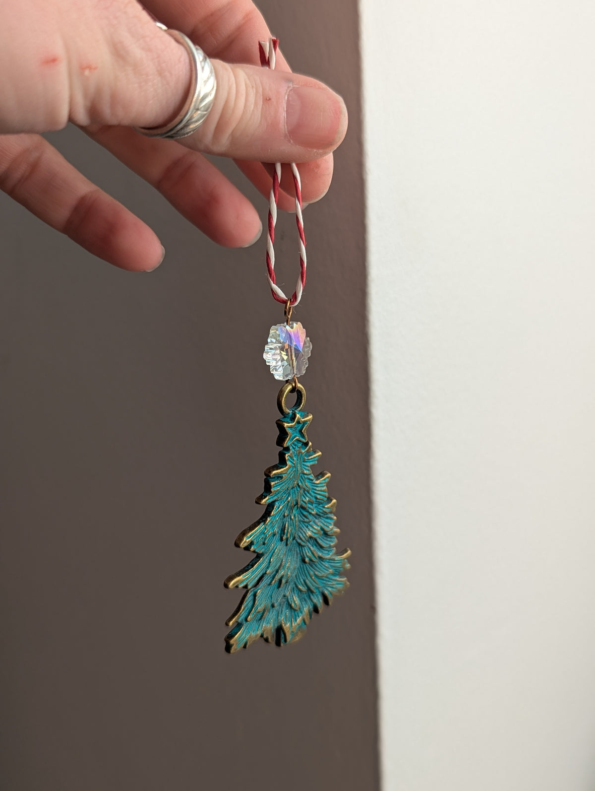 Adorno navideño de latón patinado para árbol de Navidad