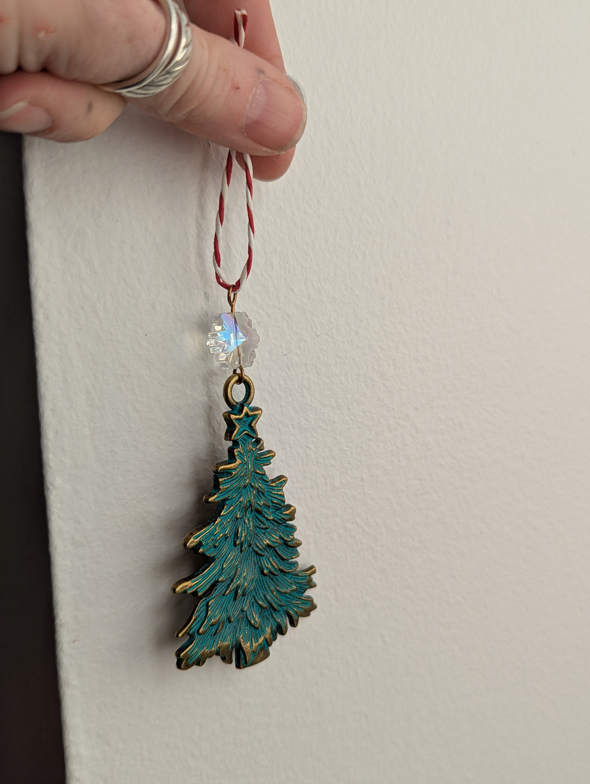 Adorno navideño de latón patinado para árbol de Navidad