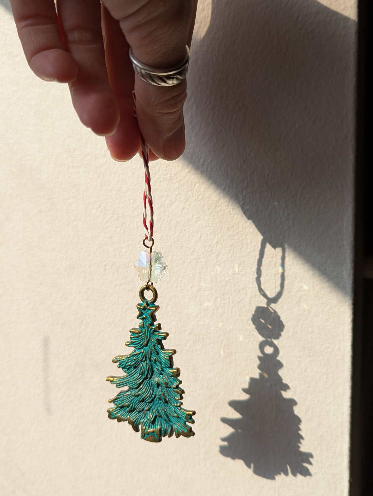Adorno navideño de latón patinado para árbol de Navidad