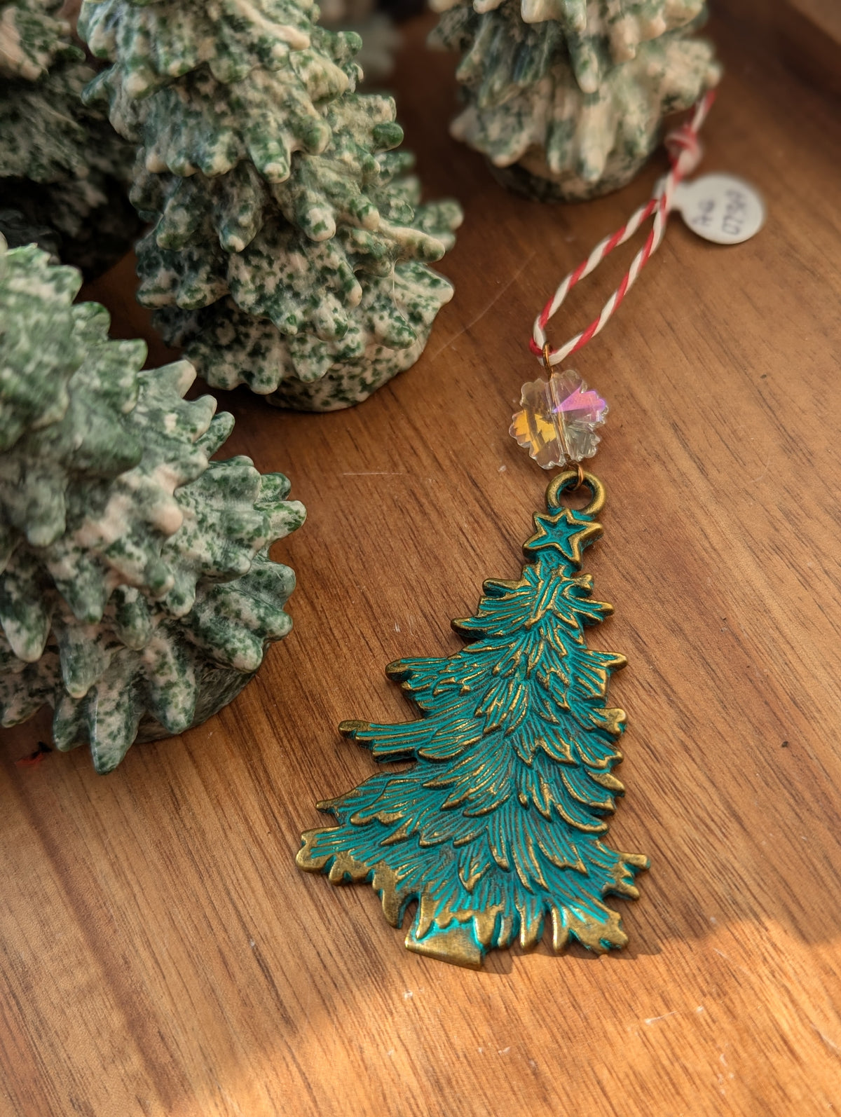 Adorno navideño de latón patinado para árbol de Navidad