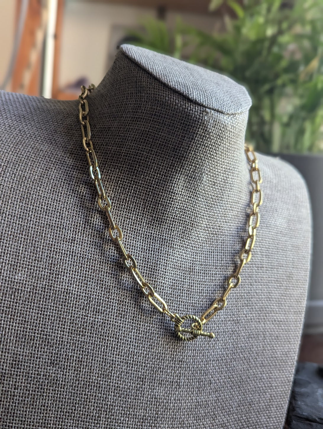 Thick Gold Chain Toggle Clasp Necklace