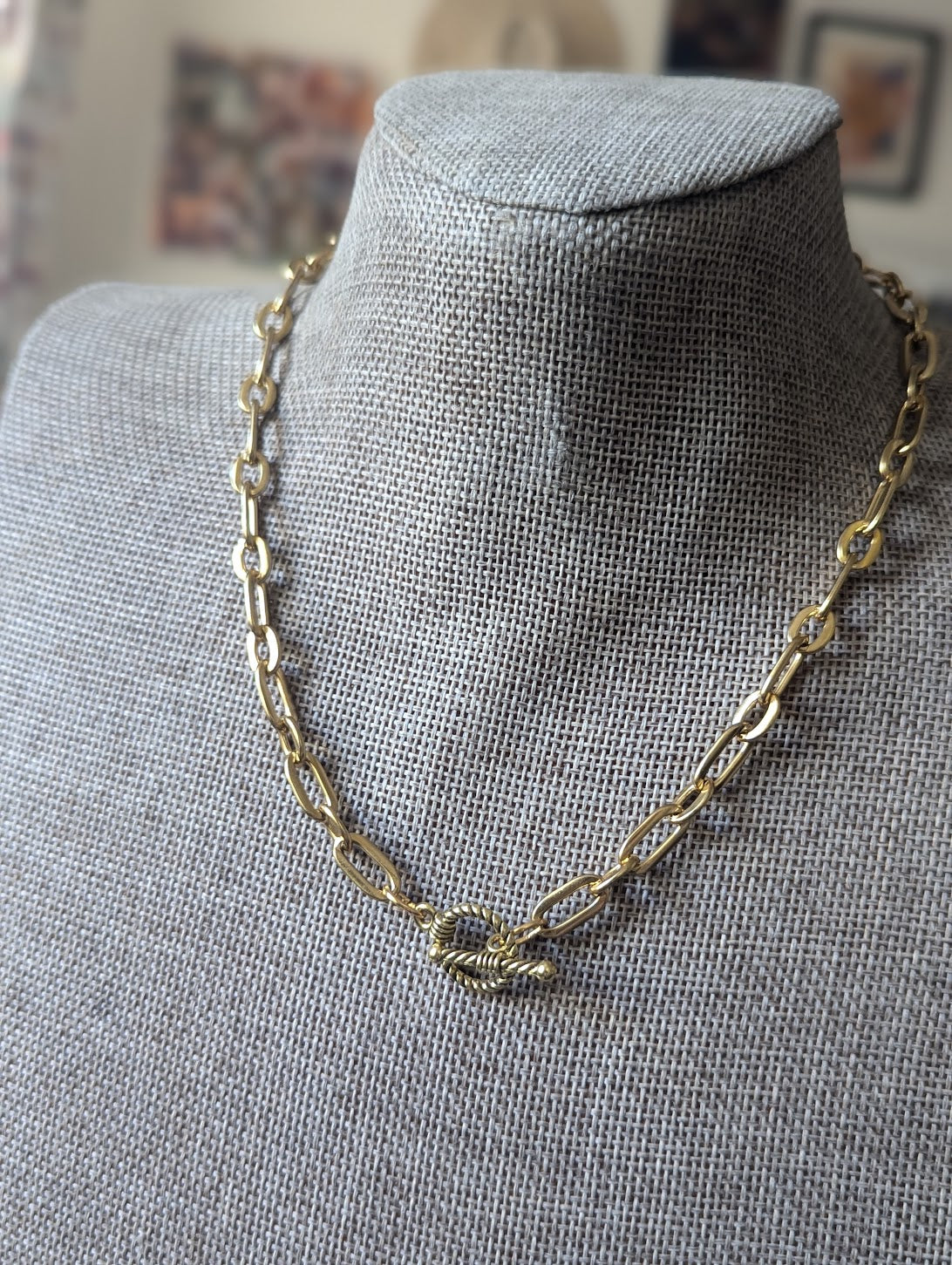 Thick Gold Chain Toggle Clasp Necklace