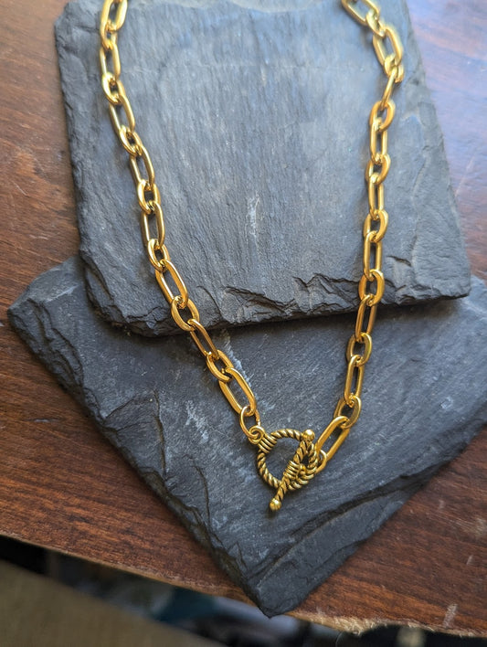 Thick Gold Chain Toggle Clasp Necklace