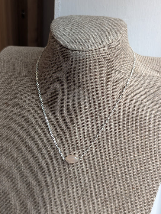 Piedra lunar color melocotón champán en oro de 14 k