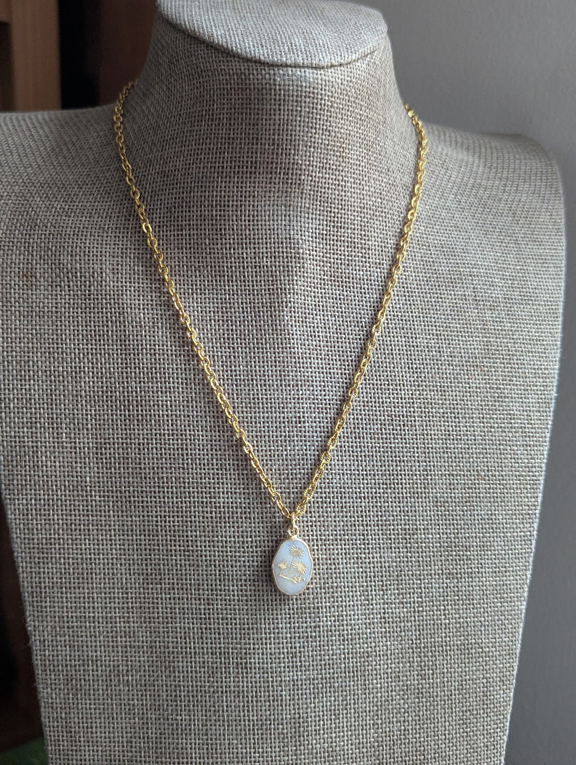 White Jade Gold Flower Necklace