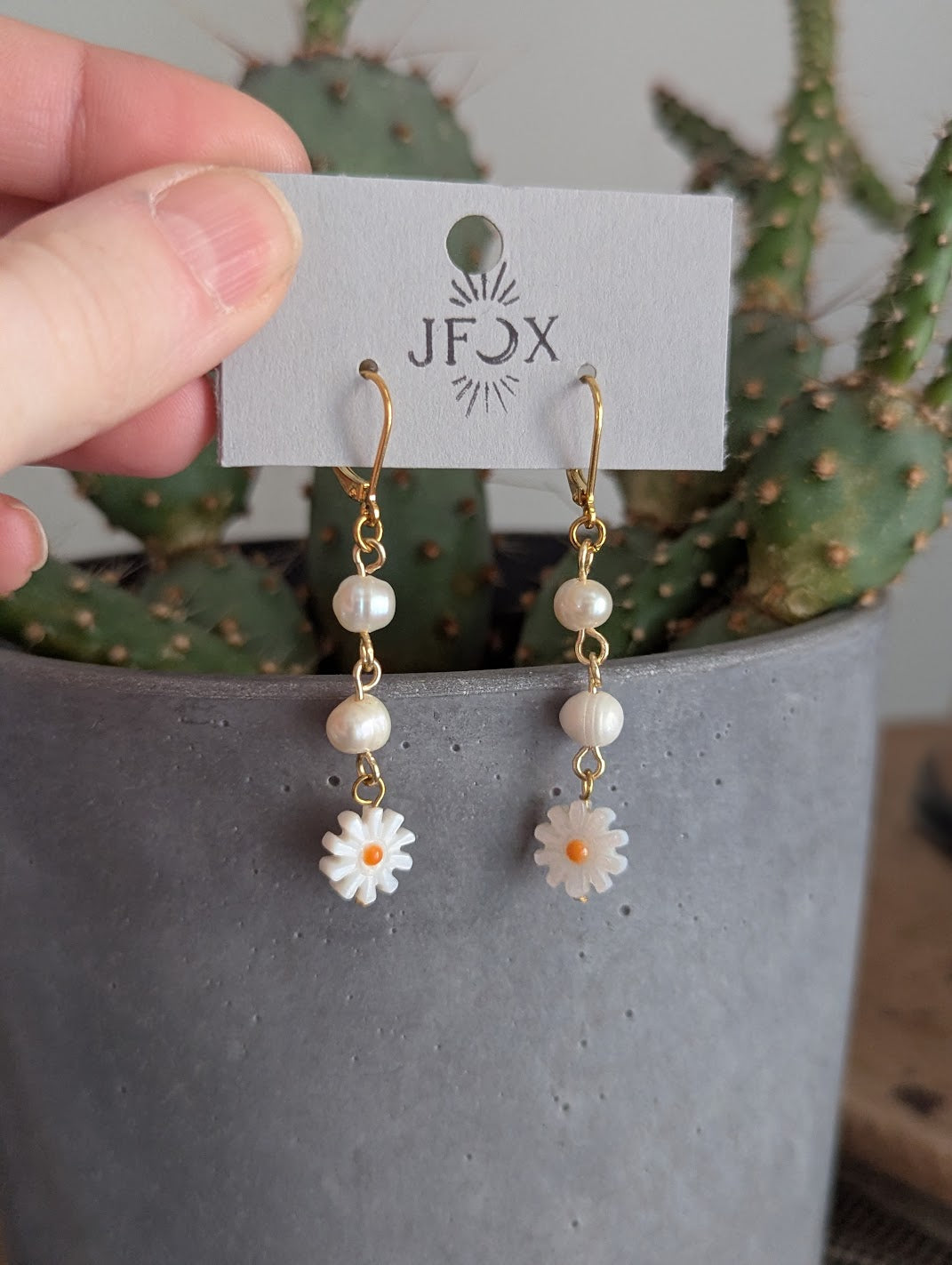 Freshwater Pearl and Flower Mother of Pearl Gold Hoops