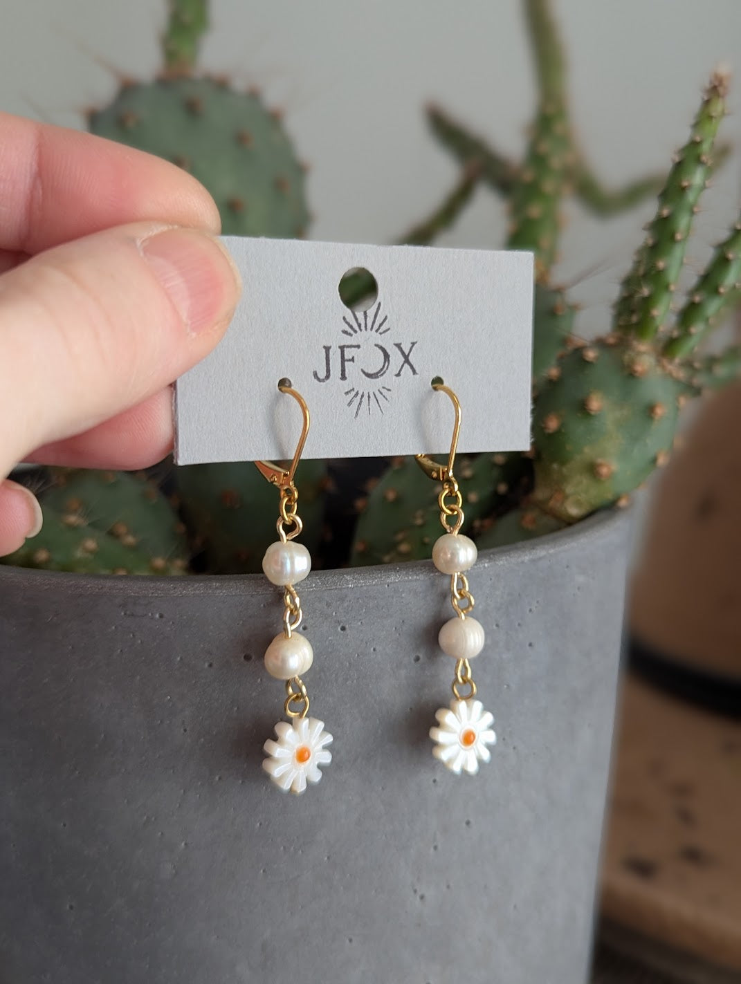 Freshwater Pearl and Flower Mother of Pearl Gold Hoops