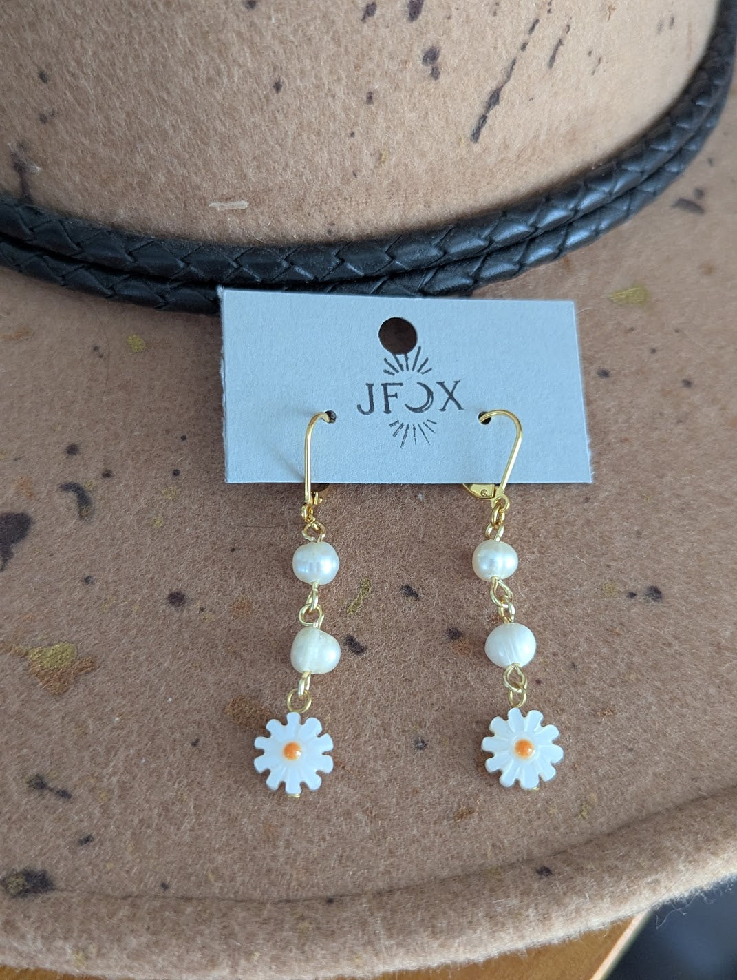 Freshwater Pearl and Flower Mother of Pearl Gold Hoops