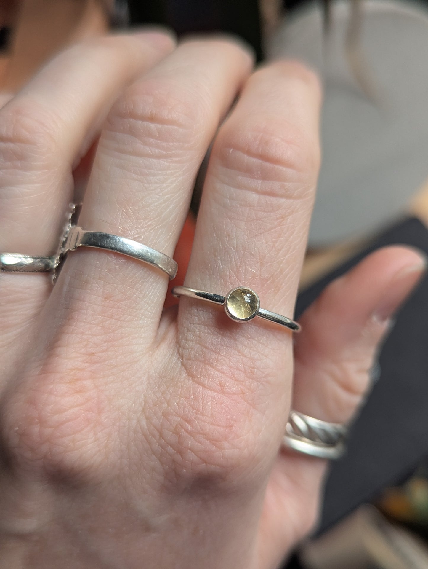 Anillo de plata de ley con amatista de 5 mm (varios tamaños disponibles MTO)