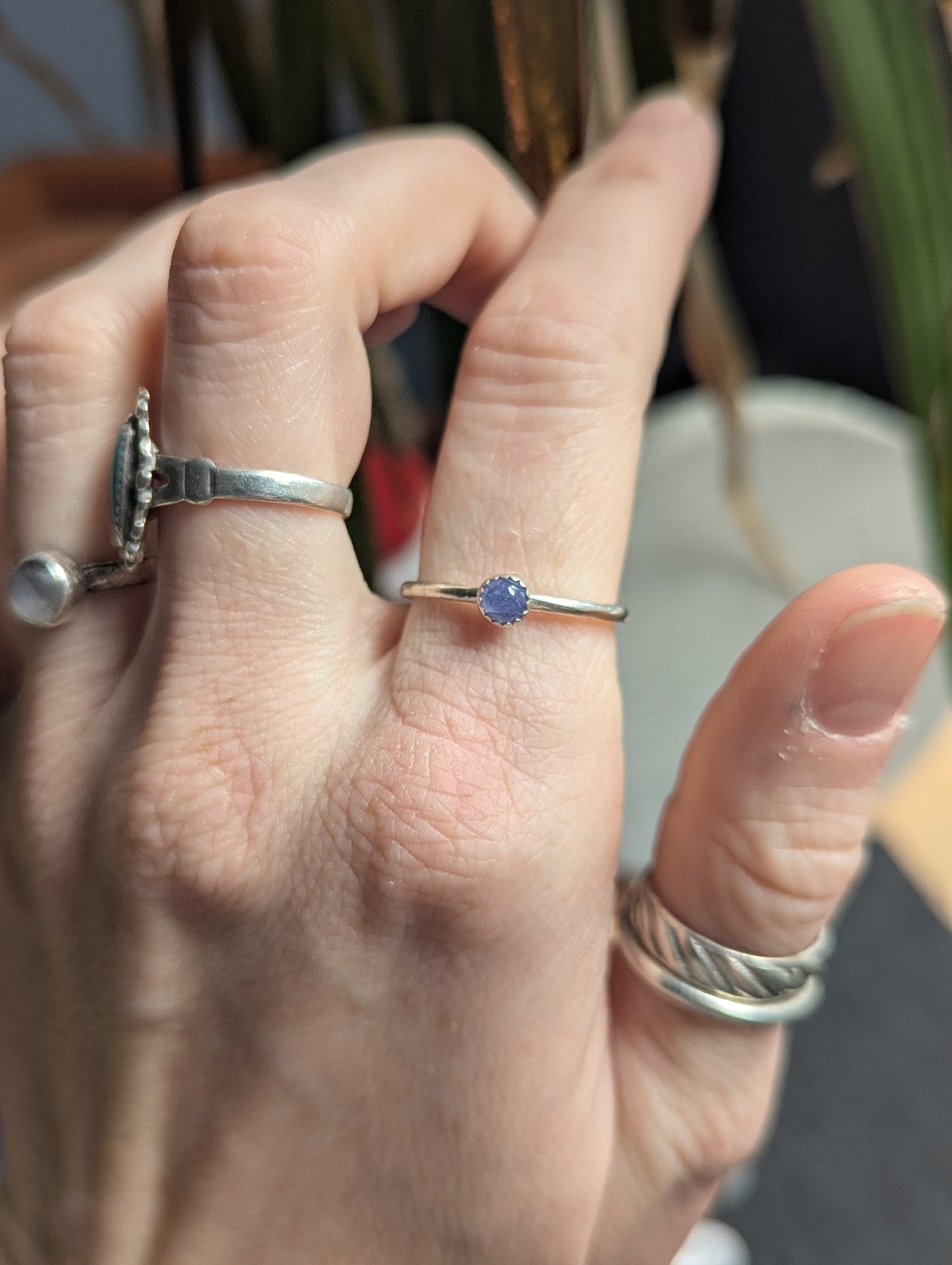 Anillo de plata de ley con amatista de 5 mm (varios tamaños disponibles MTO)
