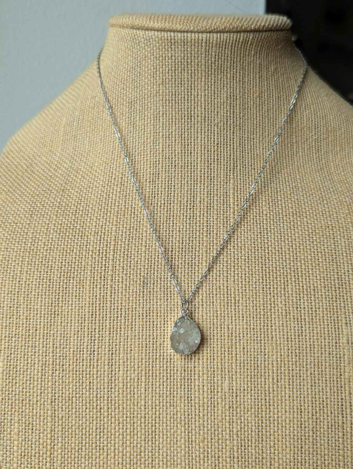 Colgantes Druzy en acero inoxidable (varios estilos disponibles)
