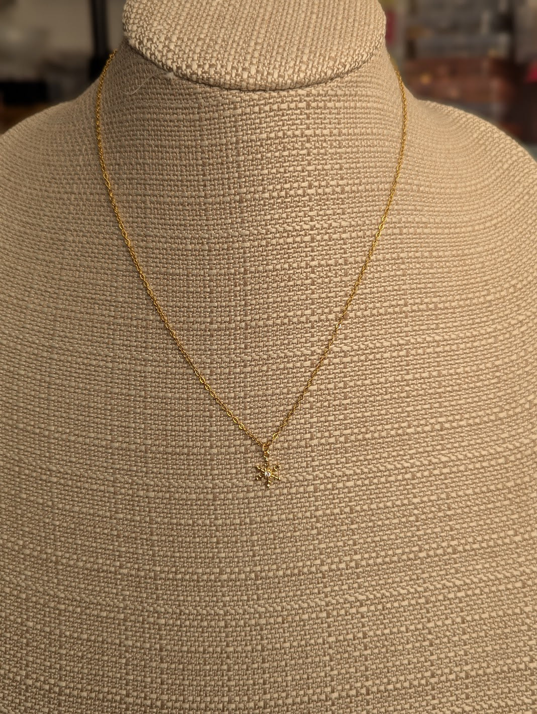 Snowflake Necklace and Earrings Gift Box (Silver or Gold)