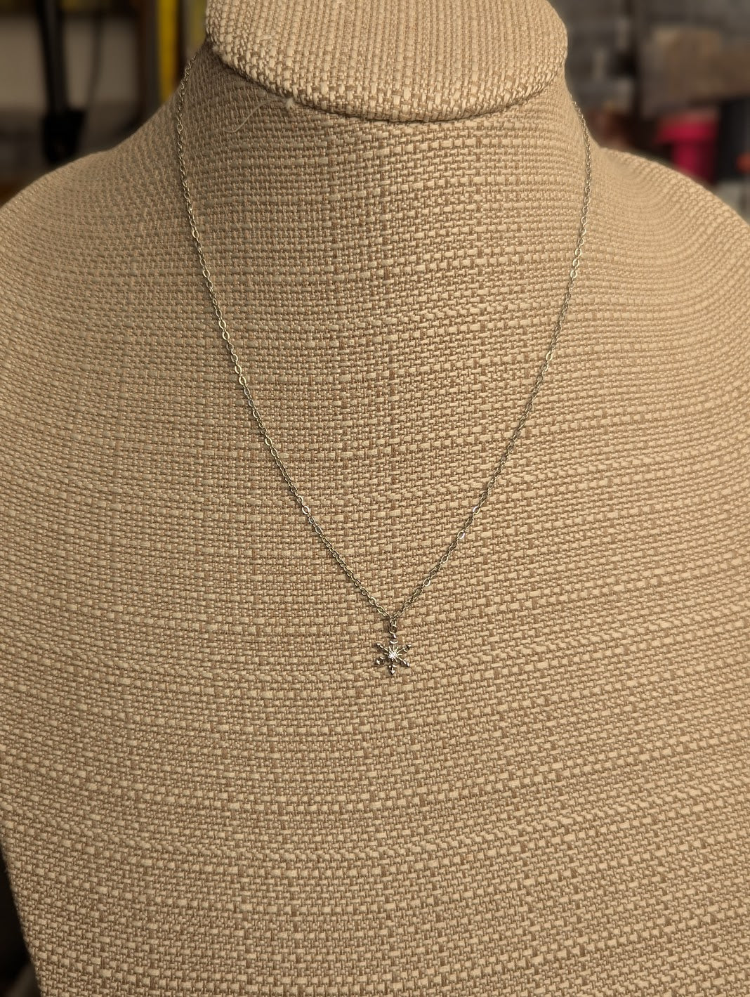Snowflake Necklace and Earrings Gift Box (Silver or Gold)