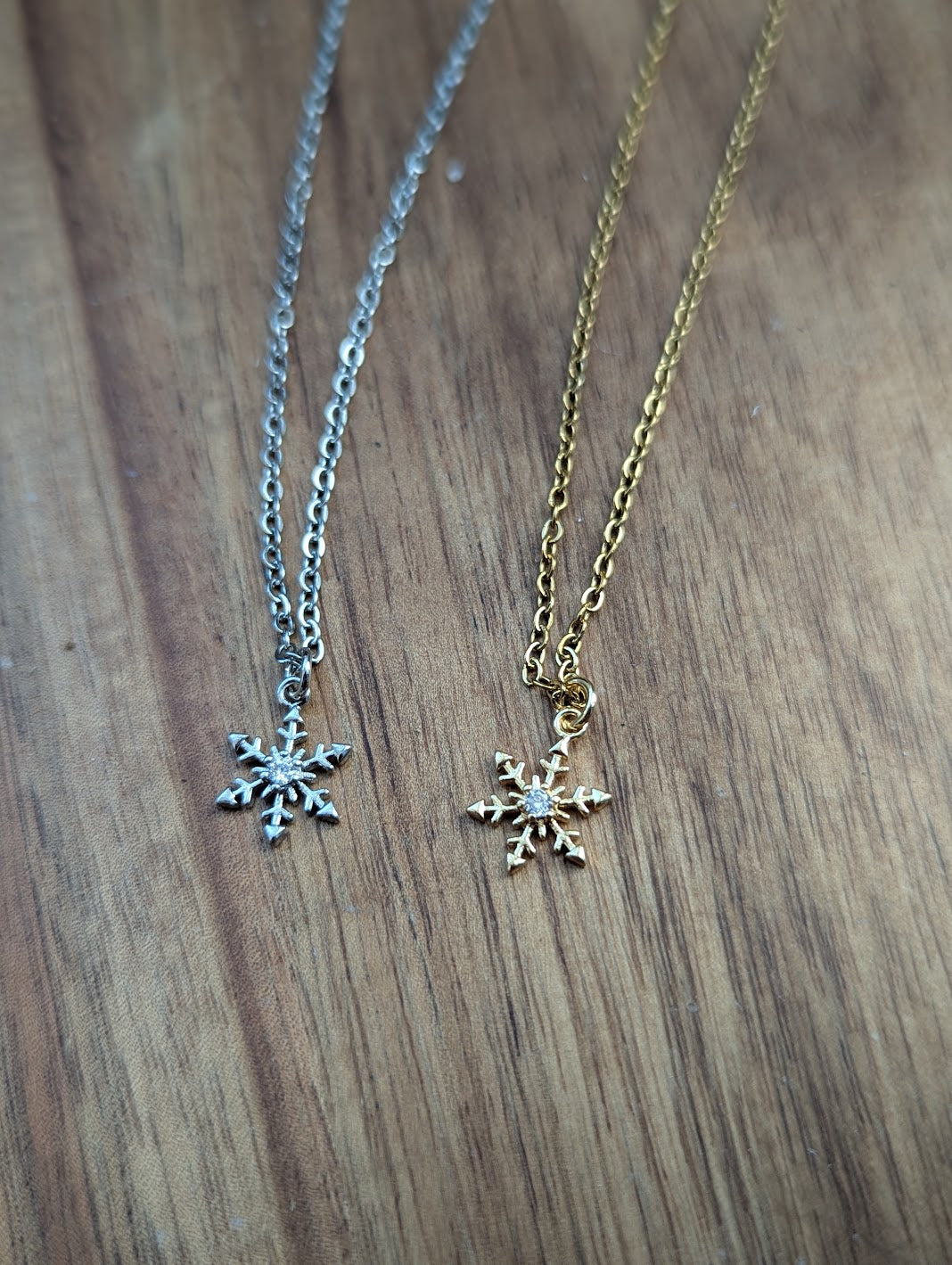 Snowflake Necklace and Earrings Gift Box (Silver or Gold)