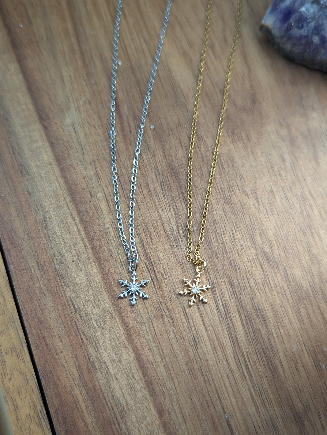 Snowflake Necklace and Earrings Gift Box (Silver or Gold)