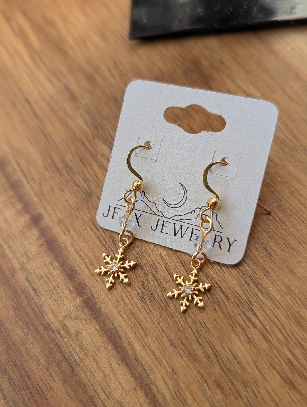 Snowflake Necklace and Earrings Gift Box (Silver or Gold)