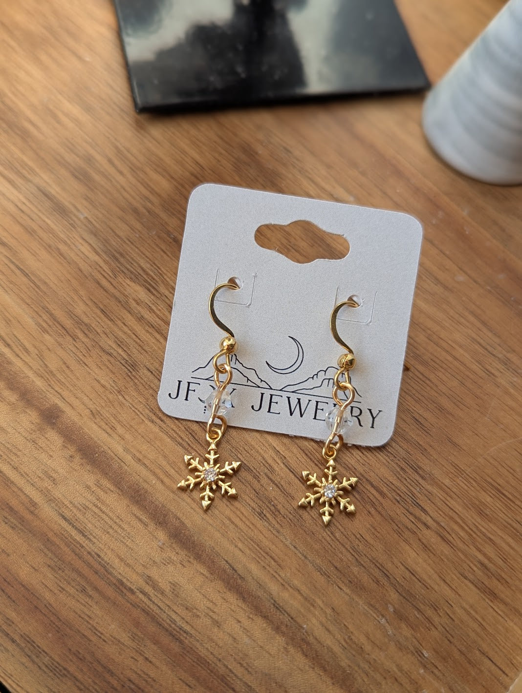 Snowflake Necklace and Earrings Gift Box (Silver or Gold)