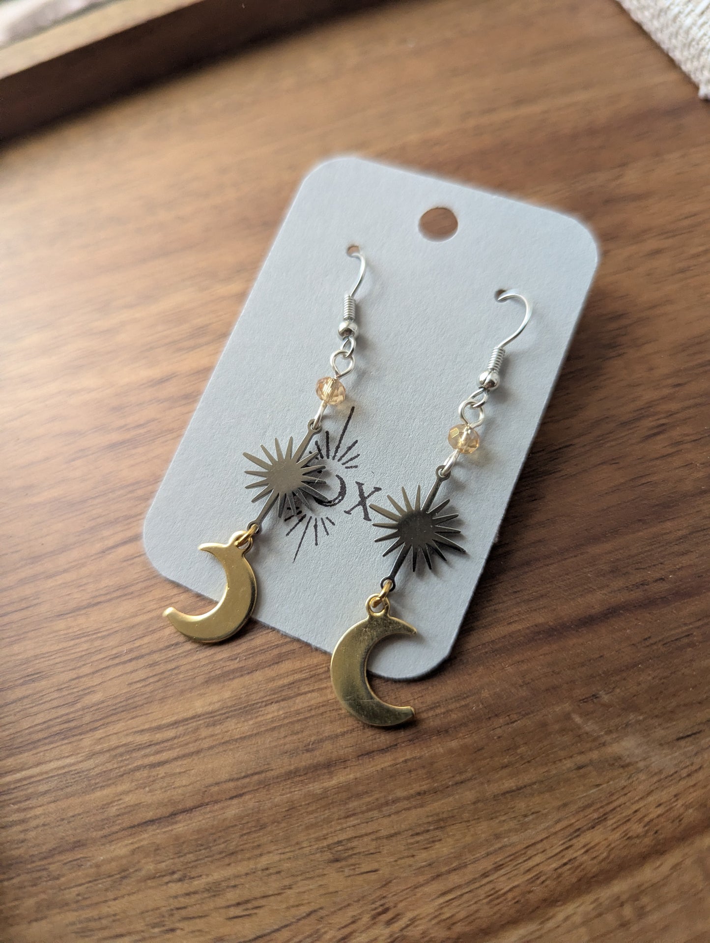 Pendientes de acero inoxidable de metal mixto con luna creciente y rayos de sol