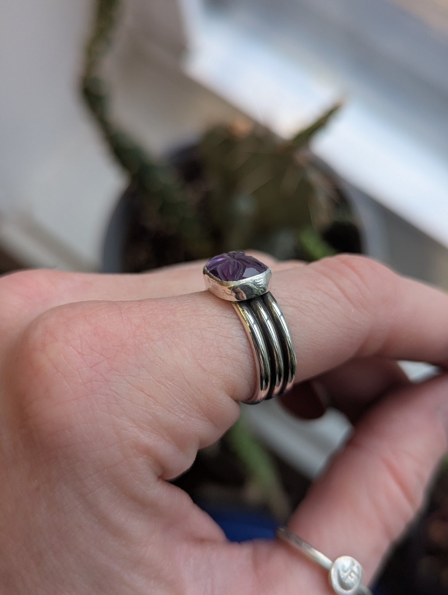 Floral Cared Amethyst Sterling Silver Ring - Size 7