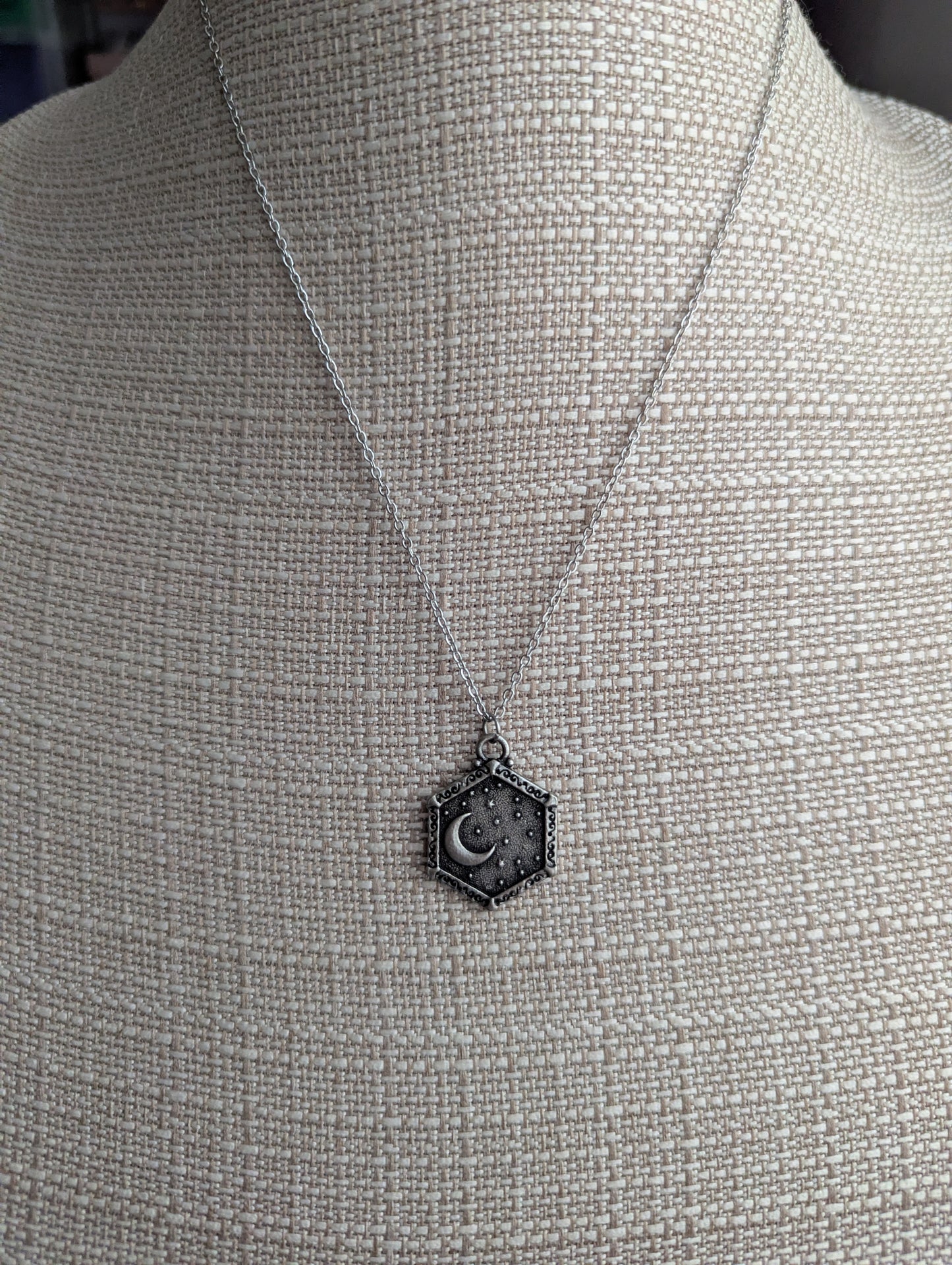 Collar de luna y sol de latón de doble cara